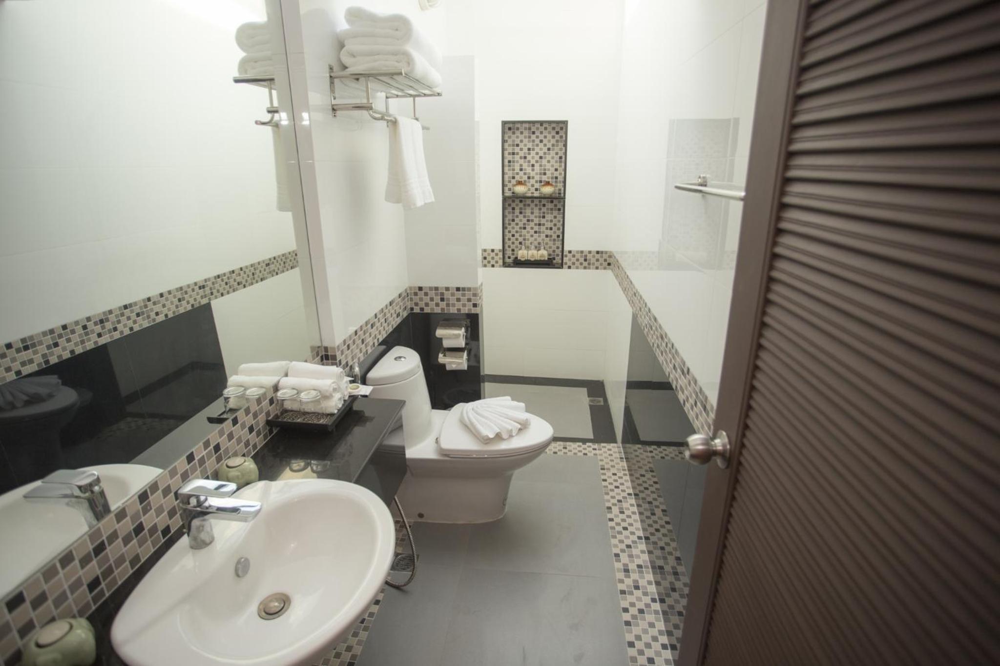 Three-Bedroom Villa - Photo 9