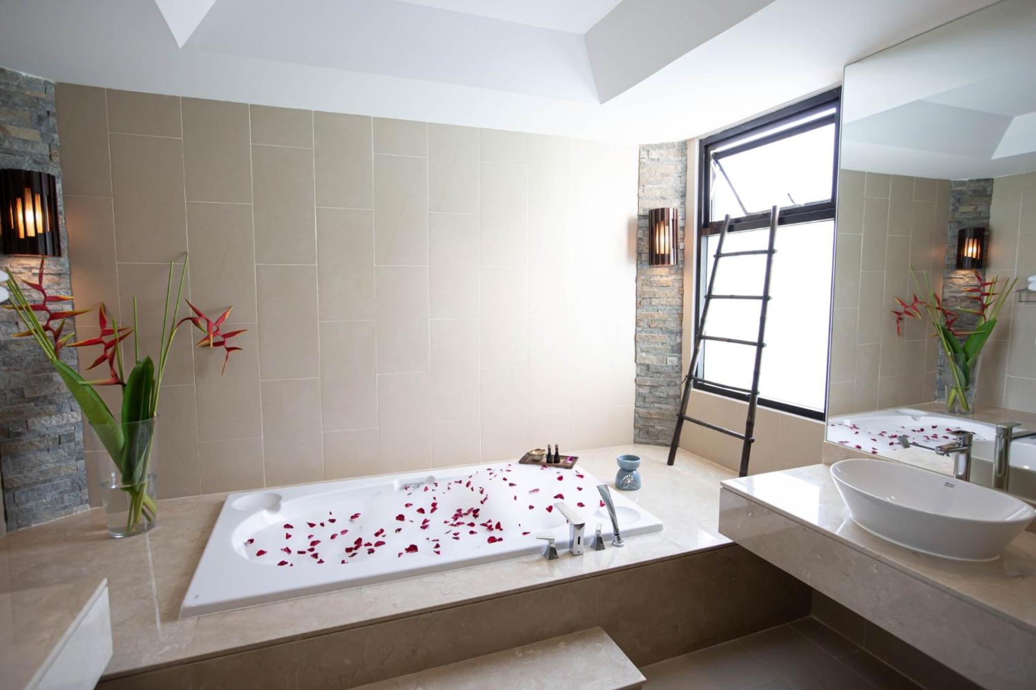 Two-Bedroom Villa - Photo 30