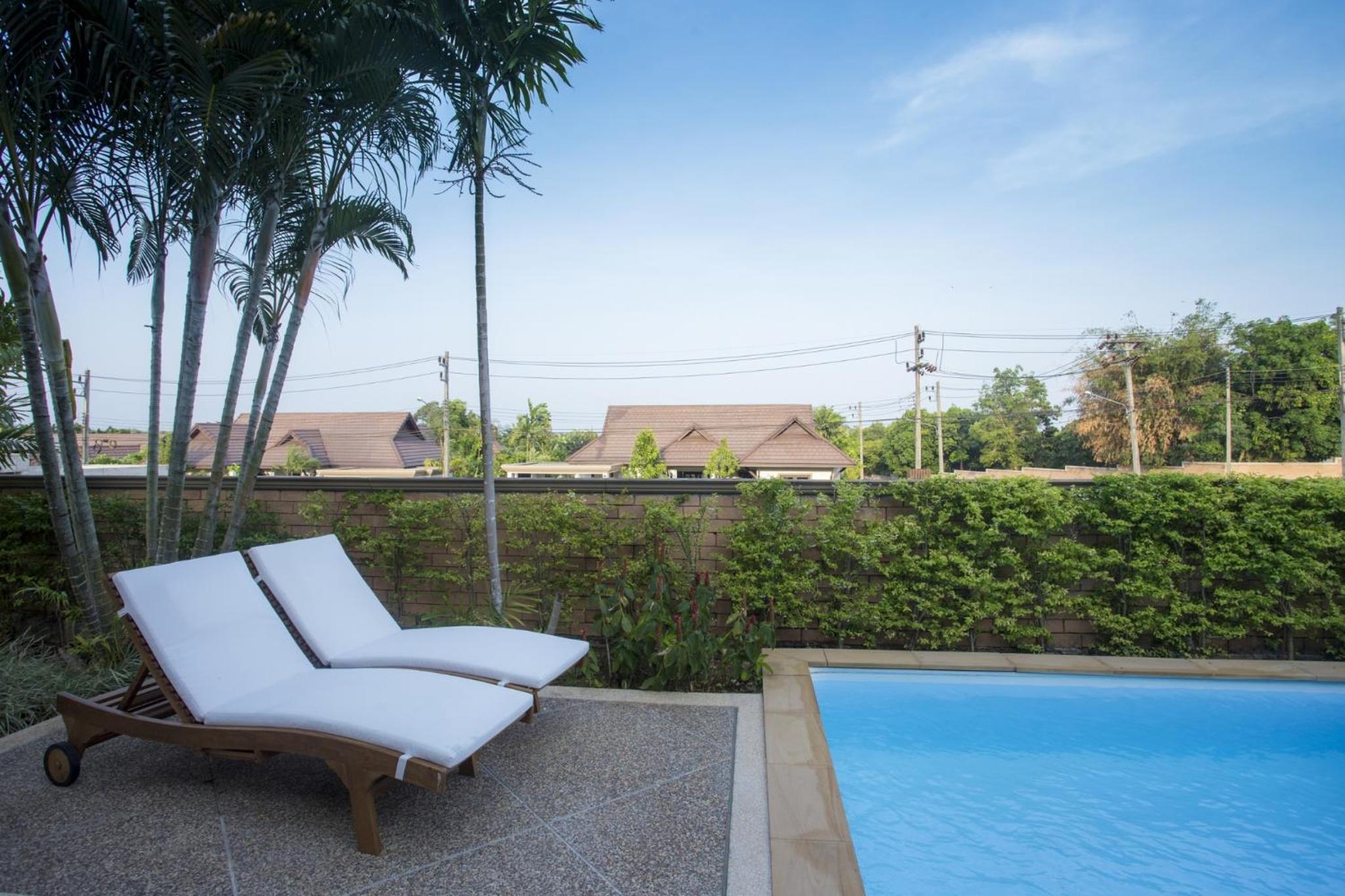 Three-Bedroom Villa - Photo 2