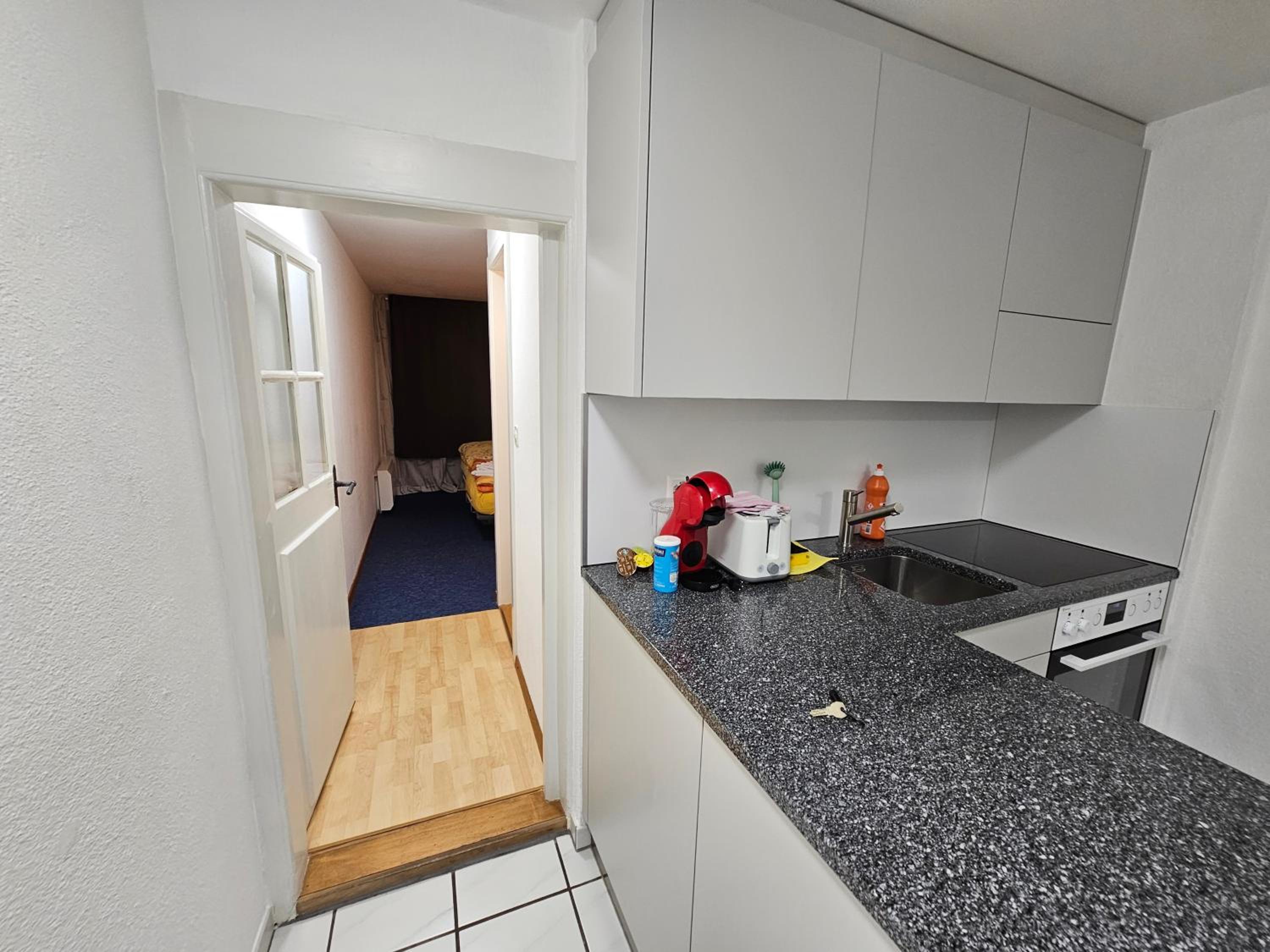 One-Bedroom Apartment photo 1