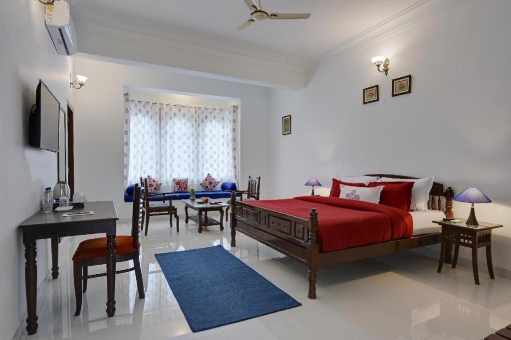 Deluxe Double Room (2 Adults + 1 Child)