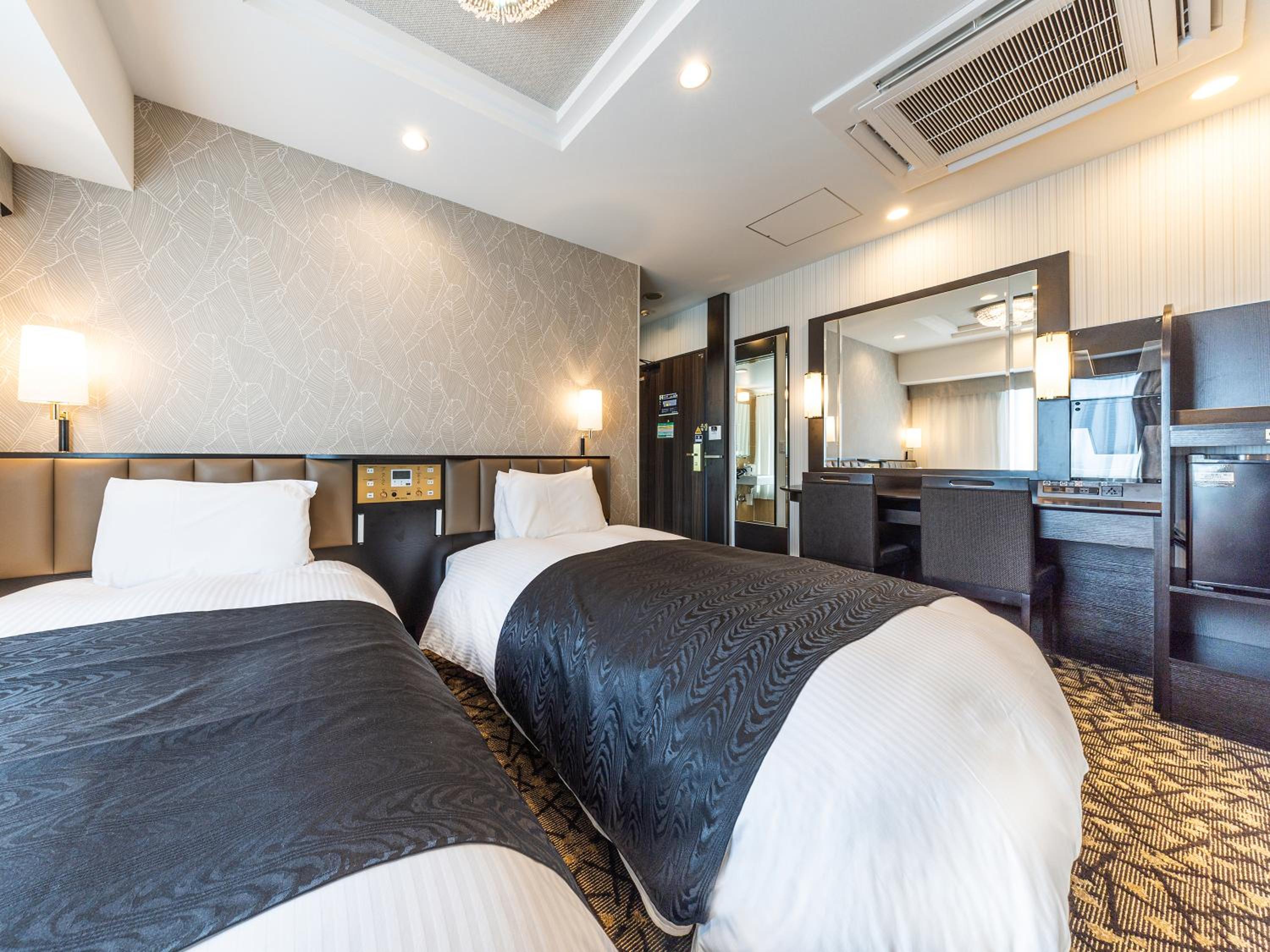 Twin Room - Non-Smoking photo 1