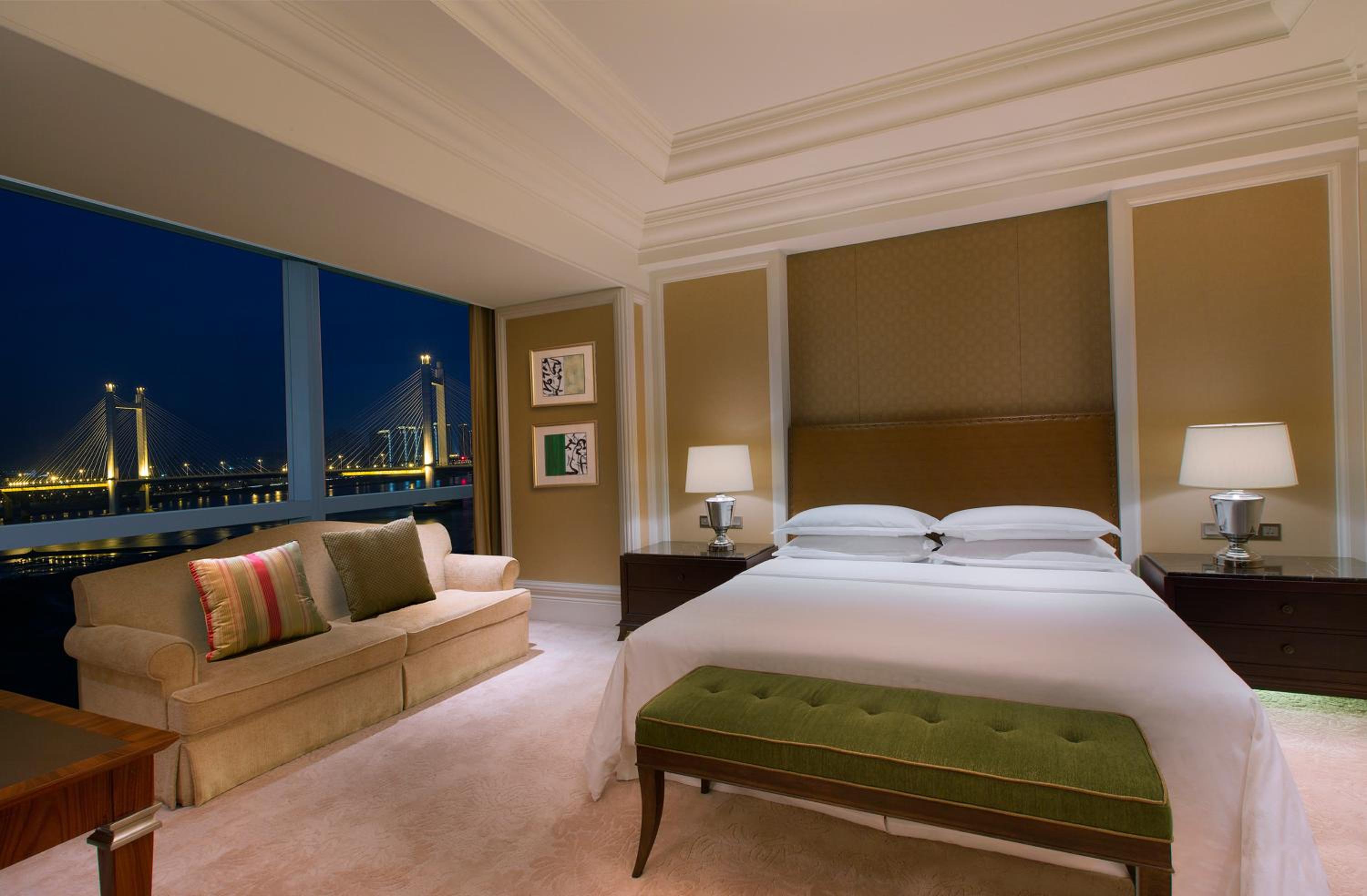 Premier King Room - Photo 2