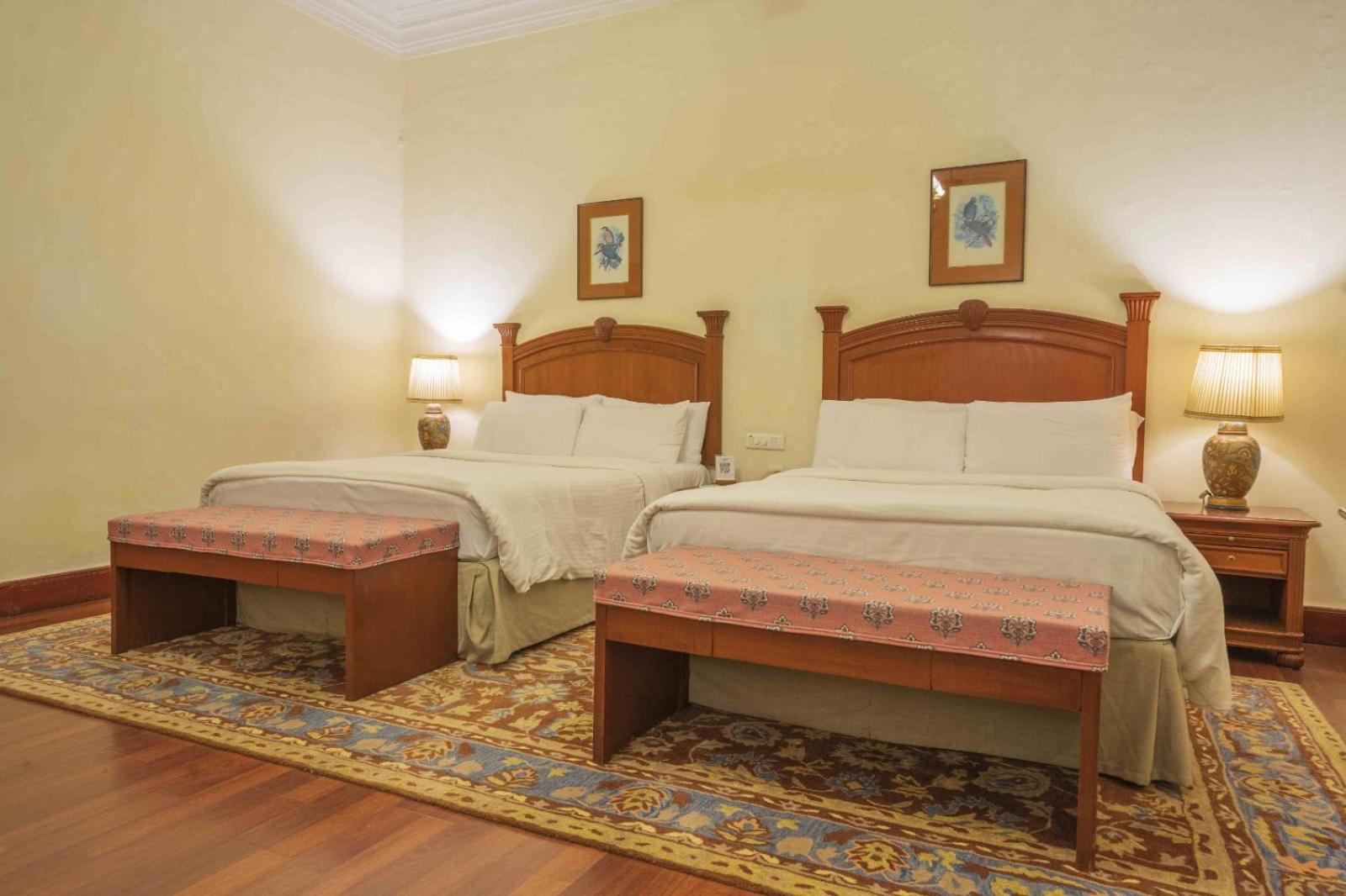 Colonial Room Twin Bed photo 2
