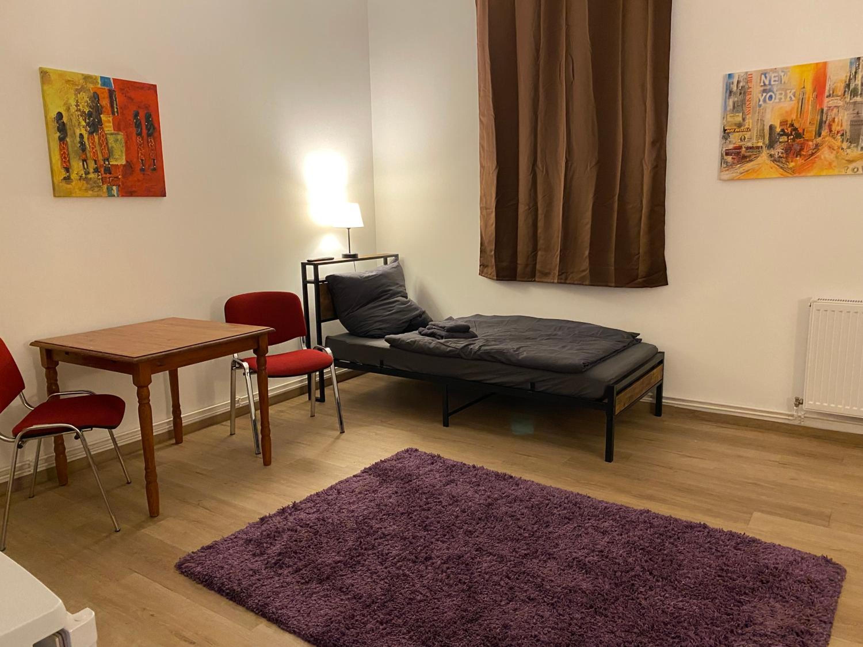 One-Bedroom Apartment photo 1