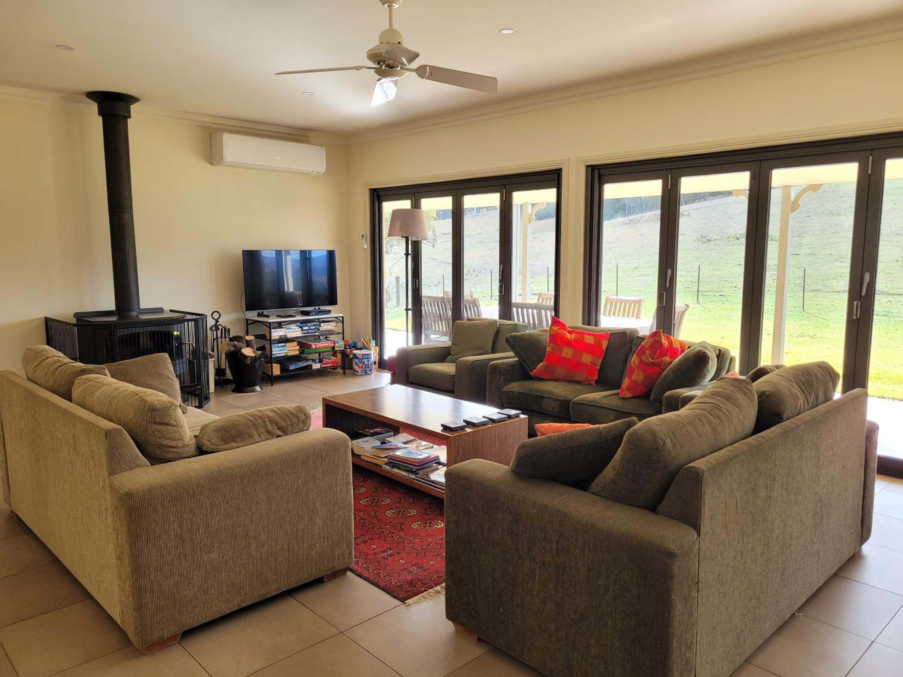 Three-Bedroom House photo 2