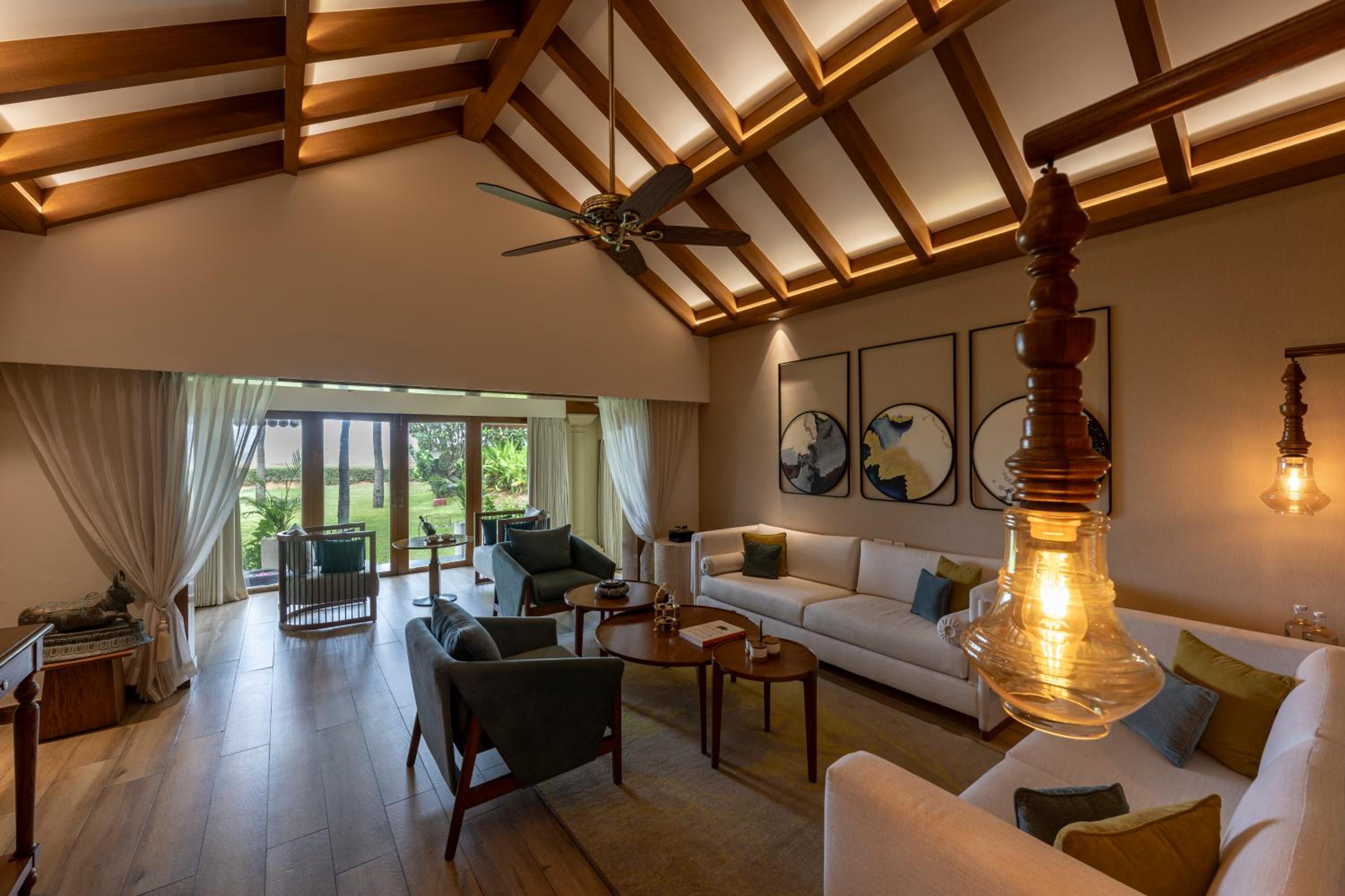 Grand Villa Sea View King Bed - Photo 1