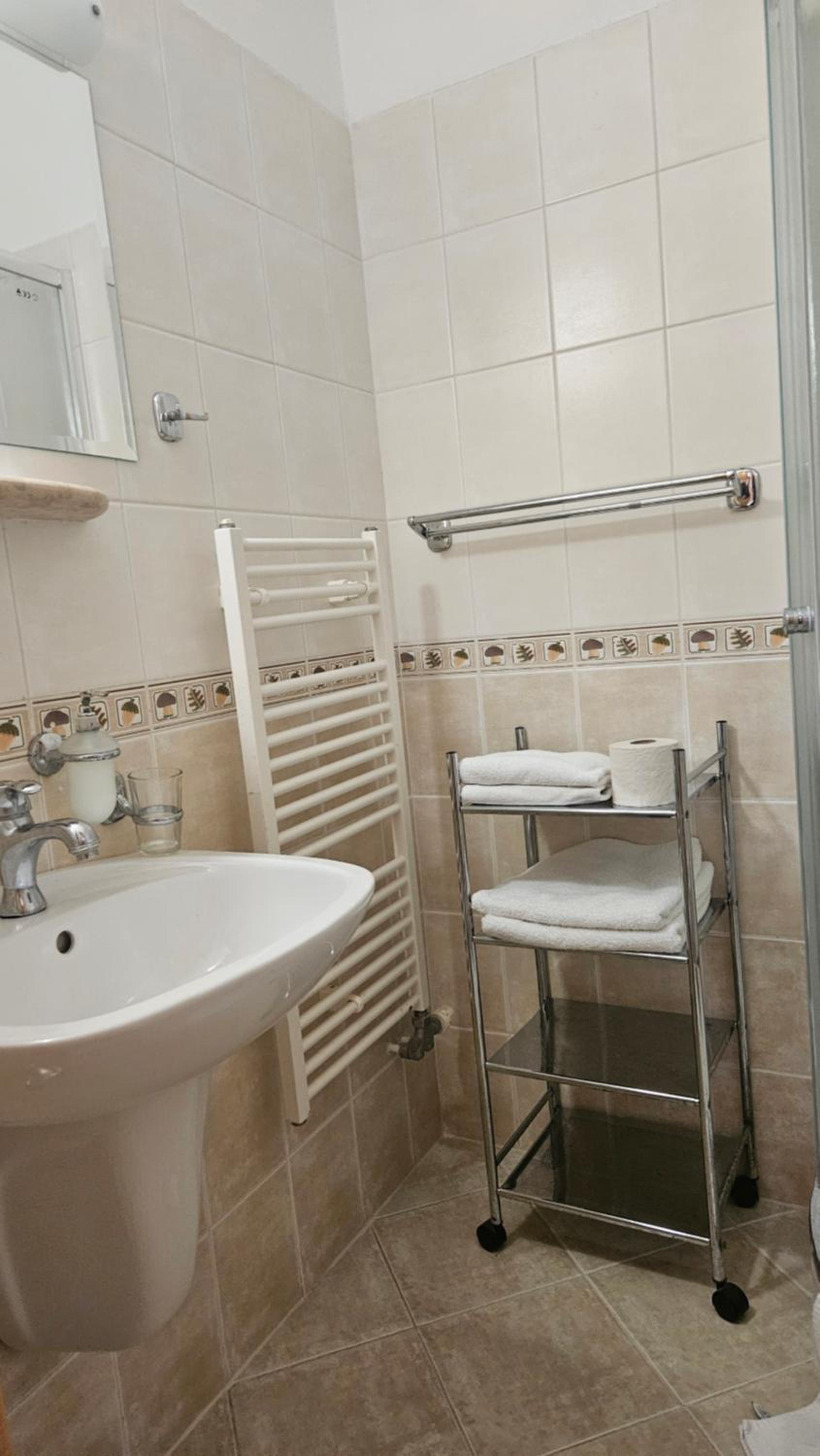Standard Twin Room - Photo 2