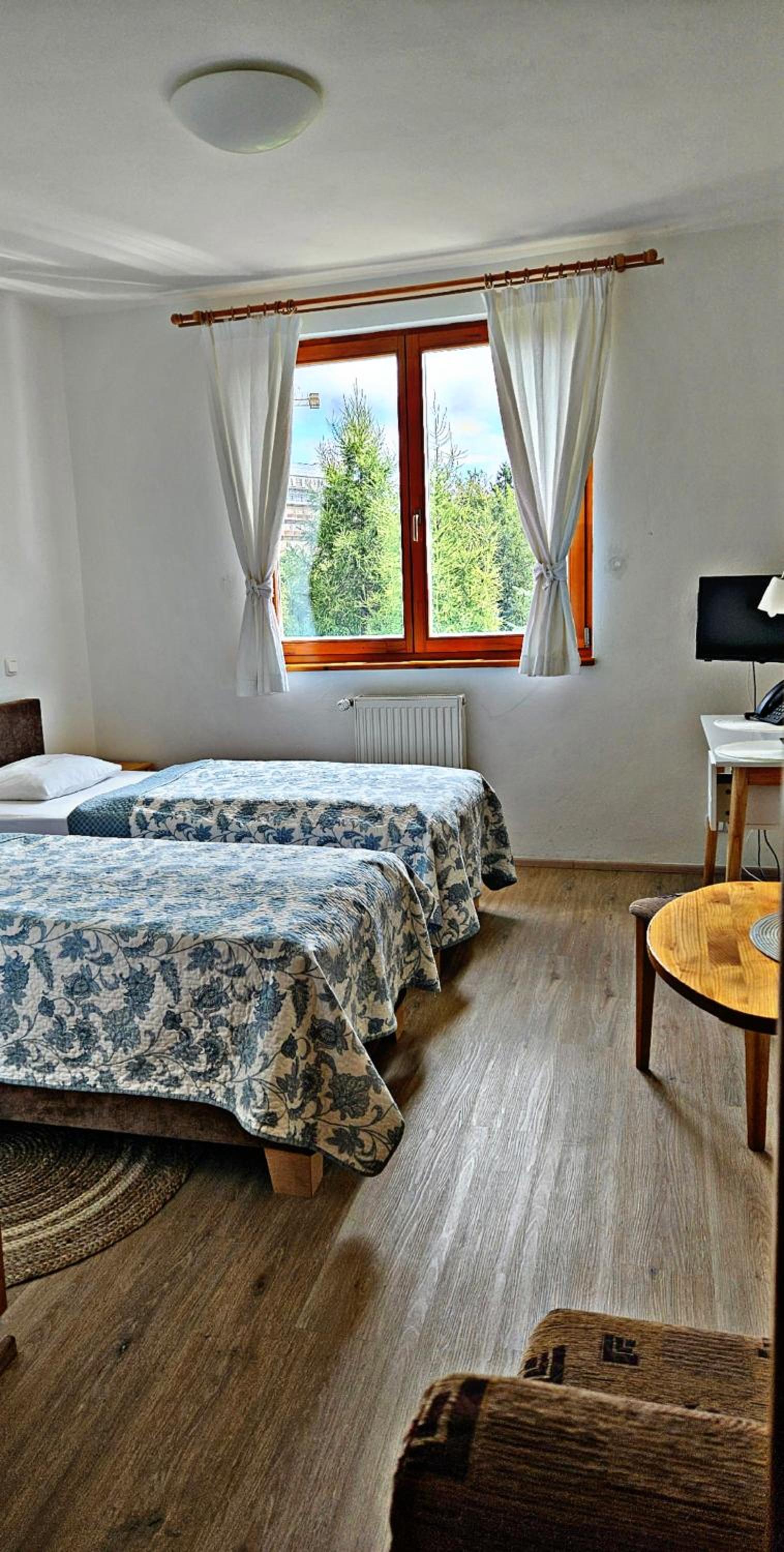 Standard Twin Room - Photo 1