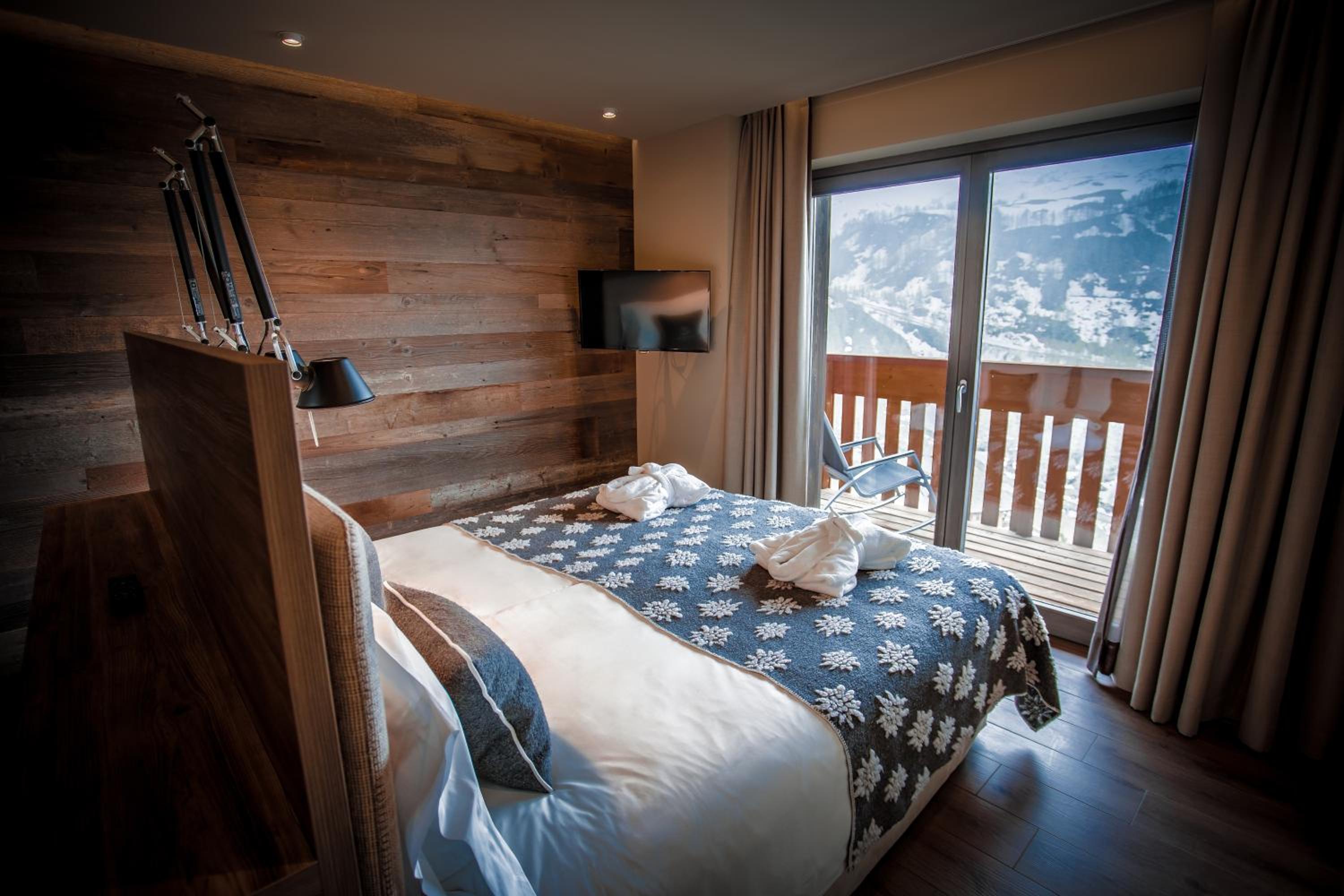 Three-Bedroom Suite with Mountain View