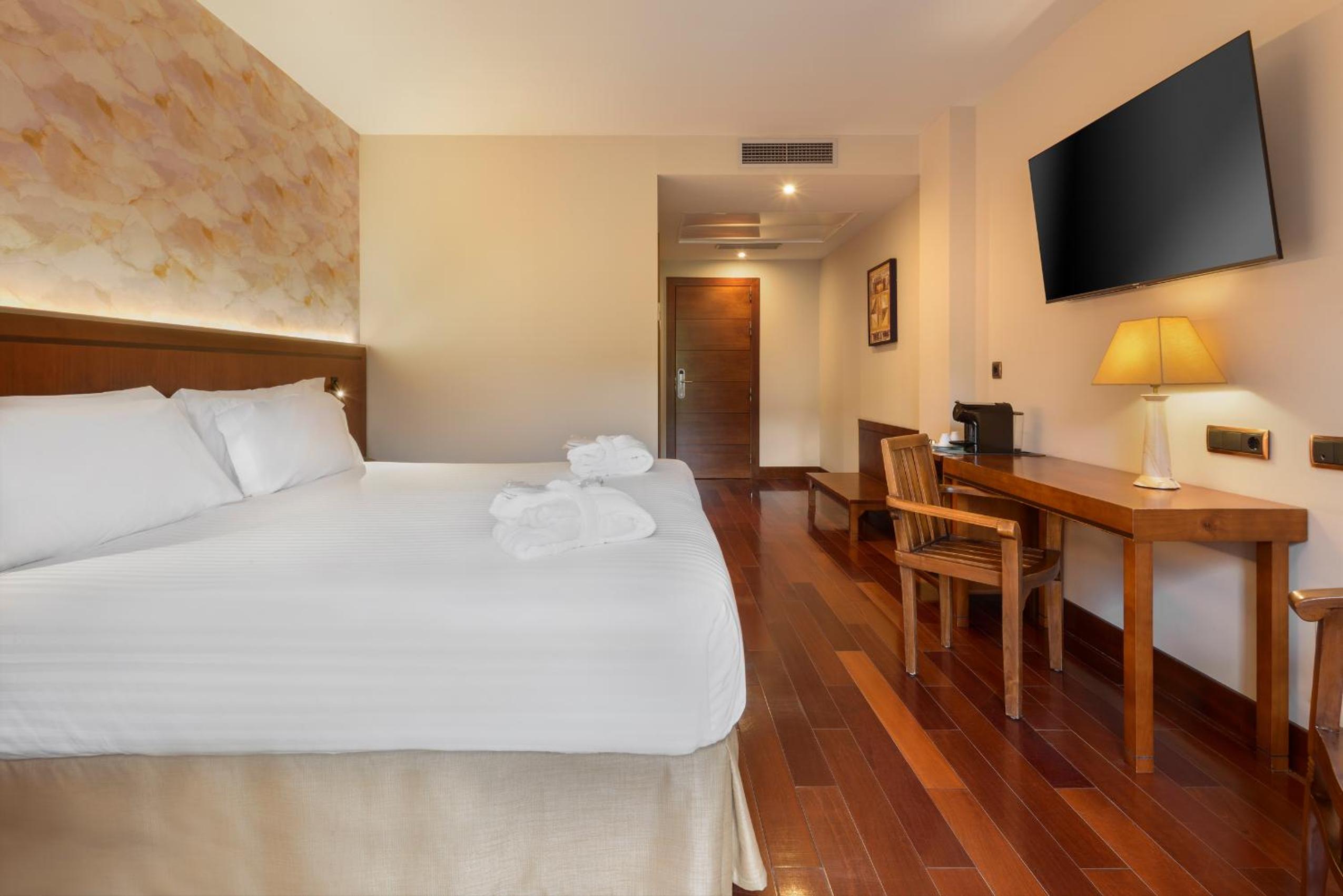 Double or Twin Room - Photo 2