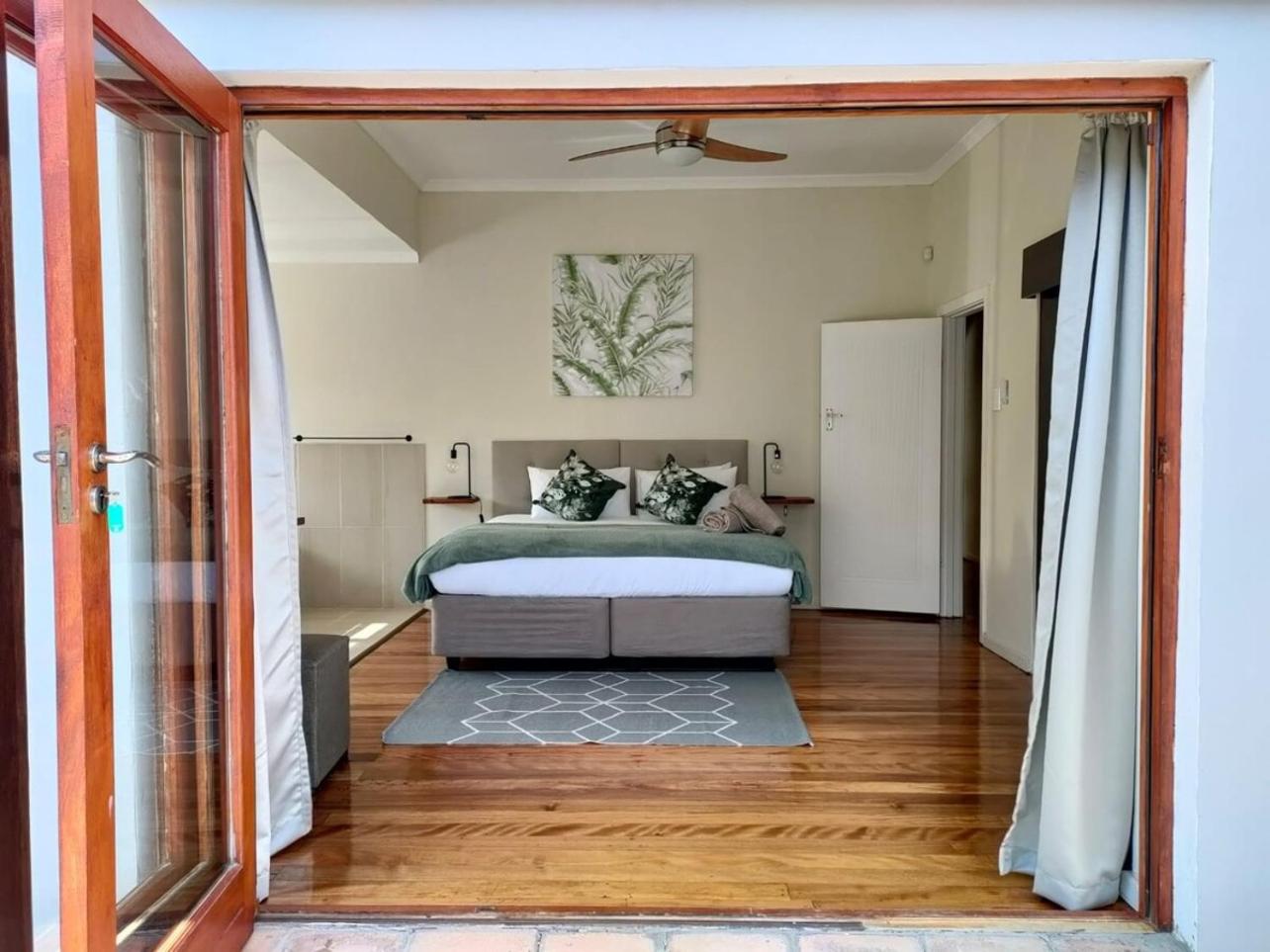Three-Bedroom House photo 2
