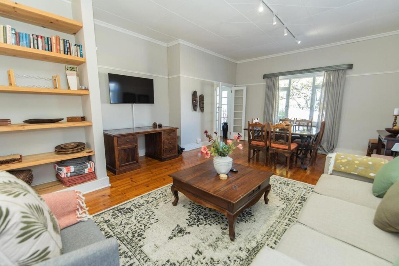 Three-Bedroom House photo 2
