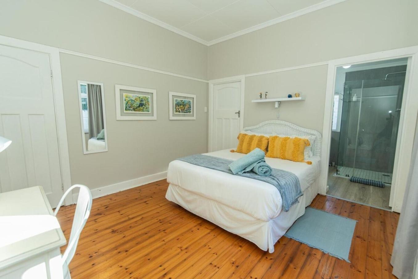Three-Bedroom House photo 1