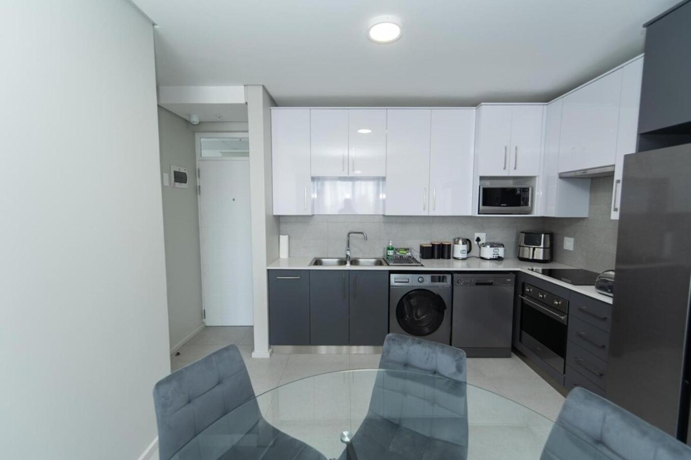 Three-Bedroom Apartment photo 2