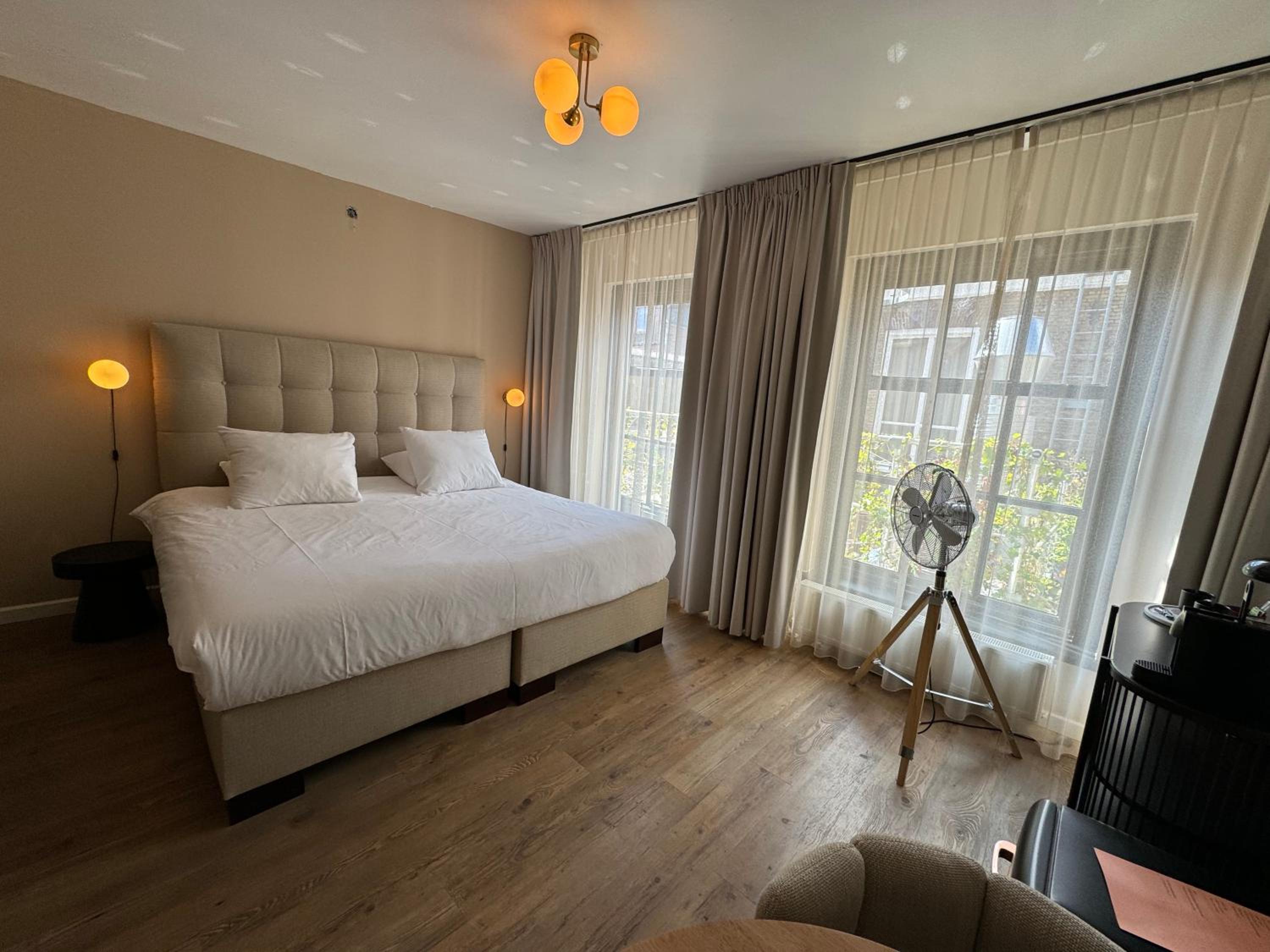 Deluxe King Room photo 1