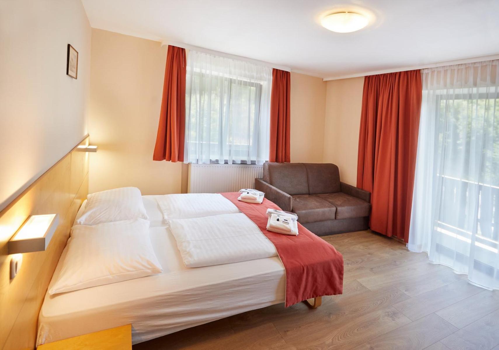 Triple Room with Balcony and Mountain View