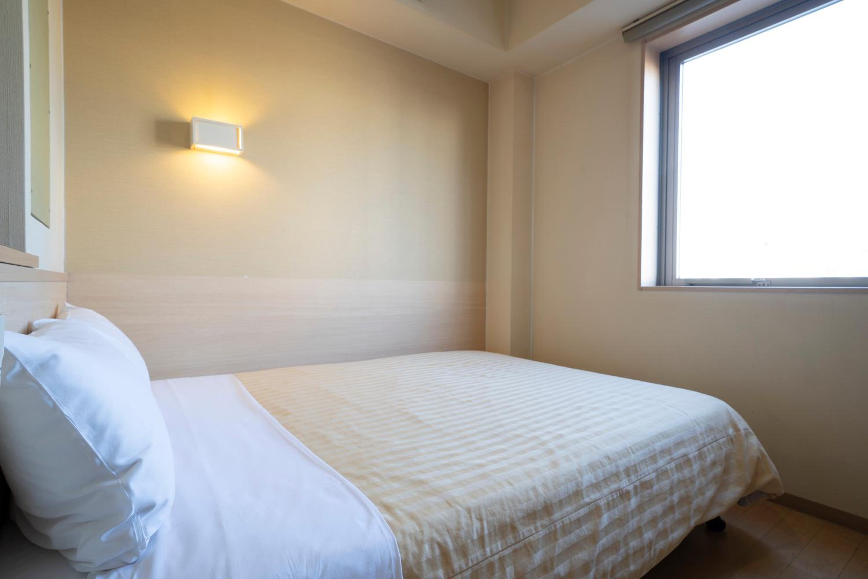 Double Room with Shared Bathroom - Photo 4