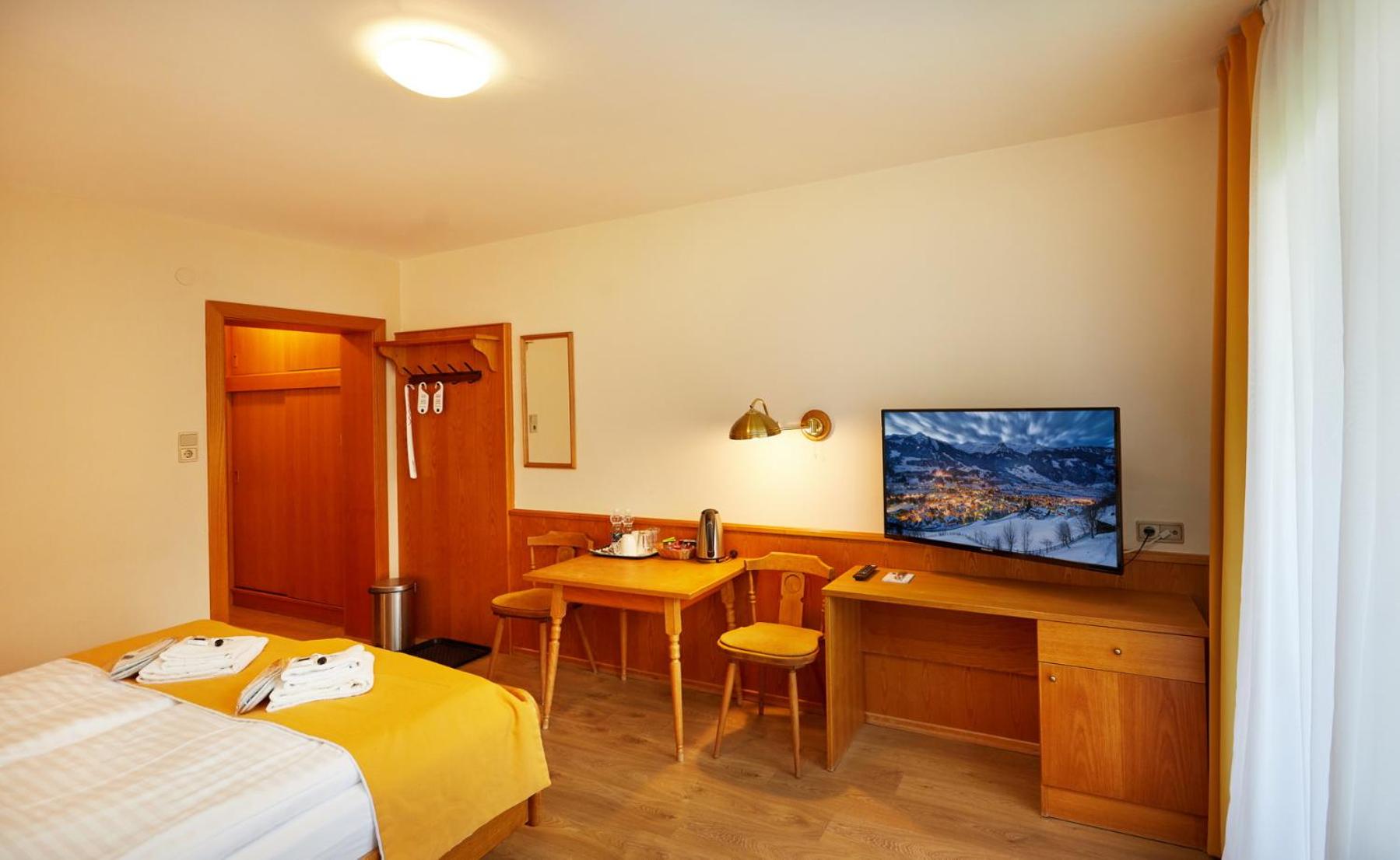 Double Room with Balcony photo 3