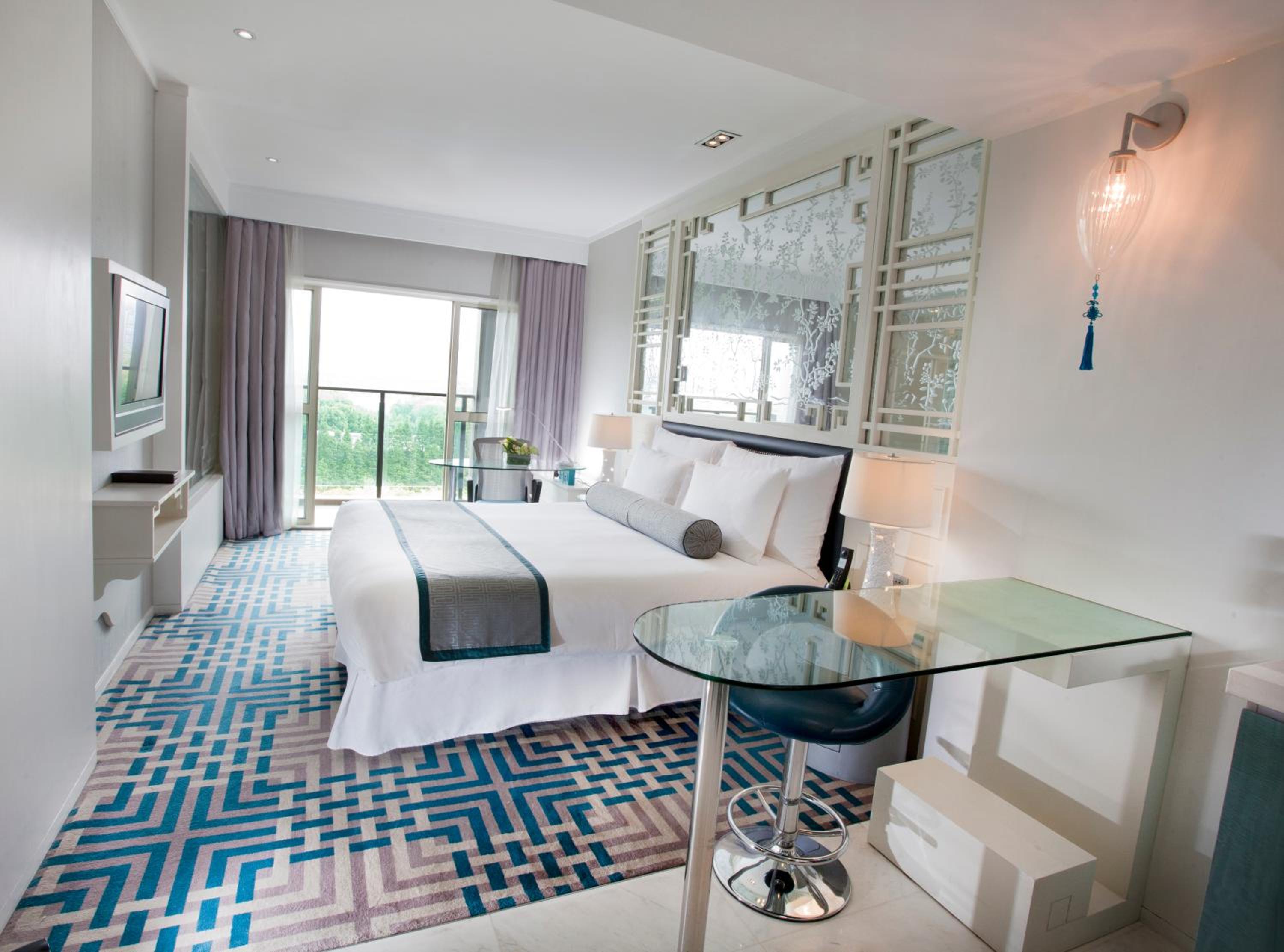 Deluxe Park View King Room - Photo 3