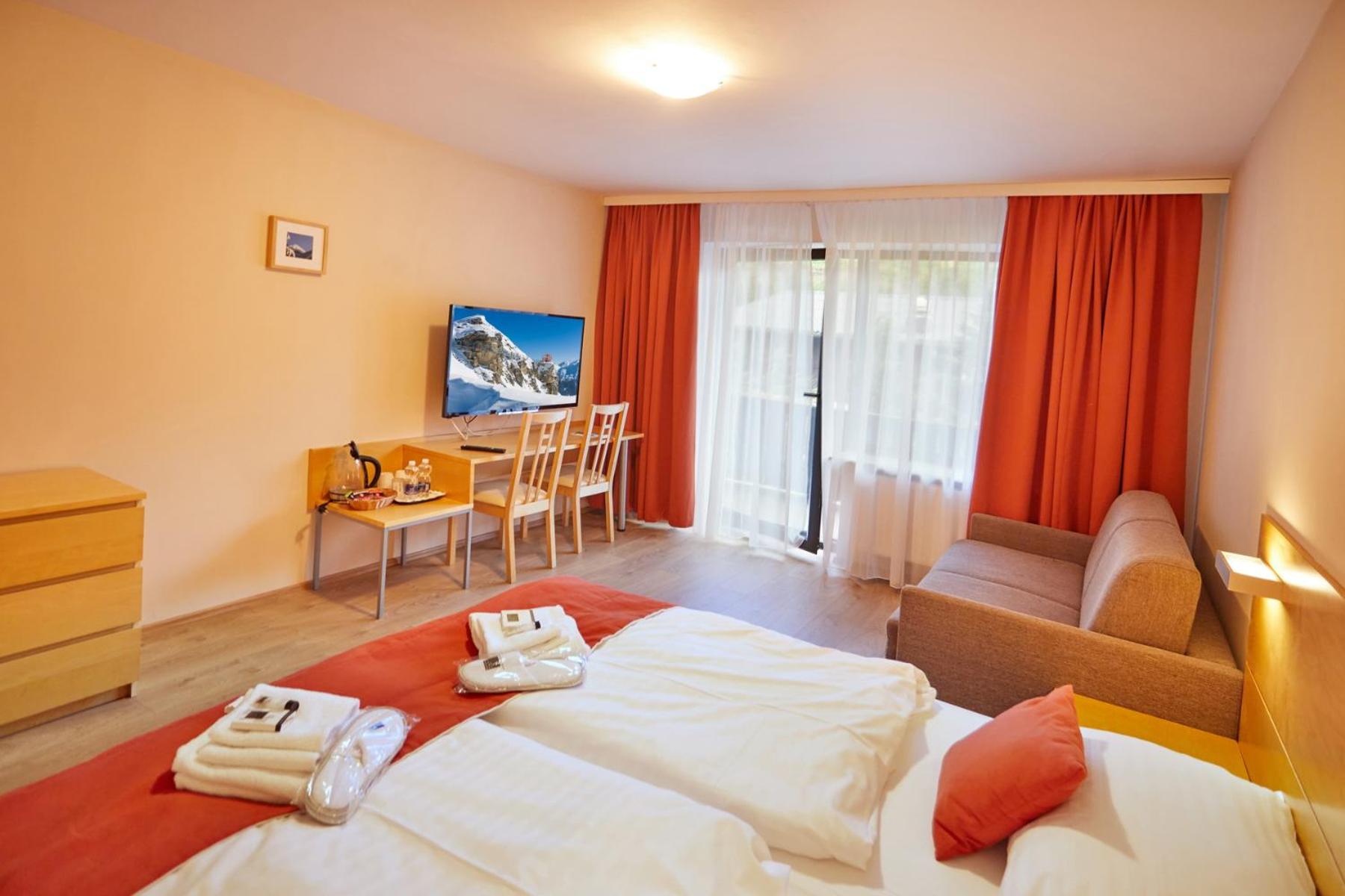 Double Room with Balcony and Mountain View photo 1