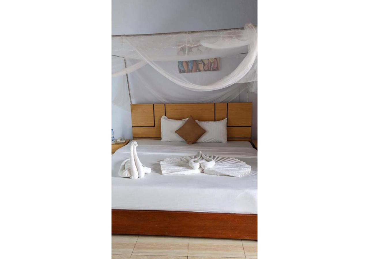 Standard Double Room - Photo 10