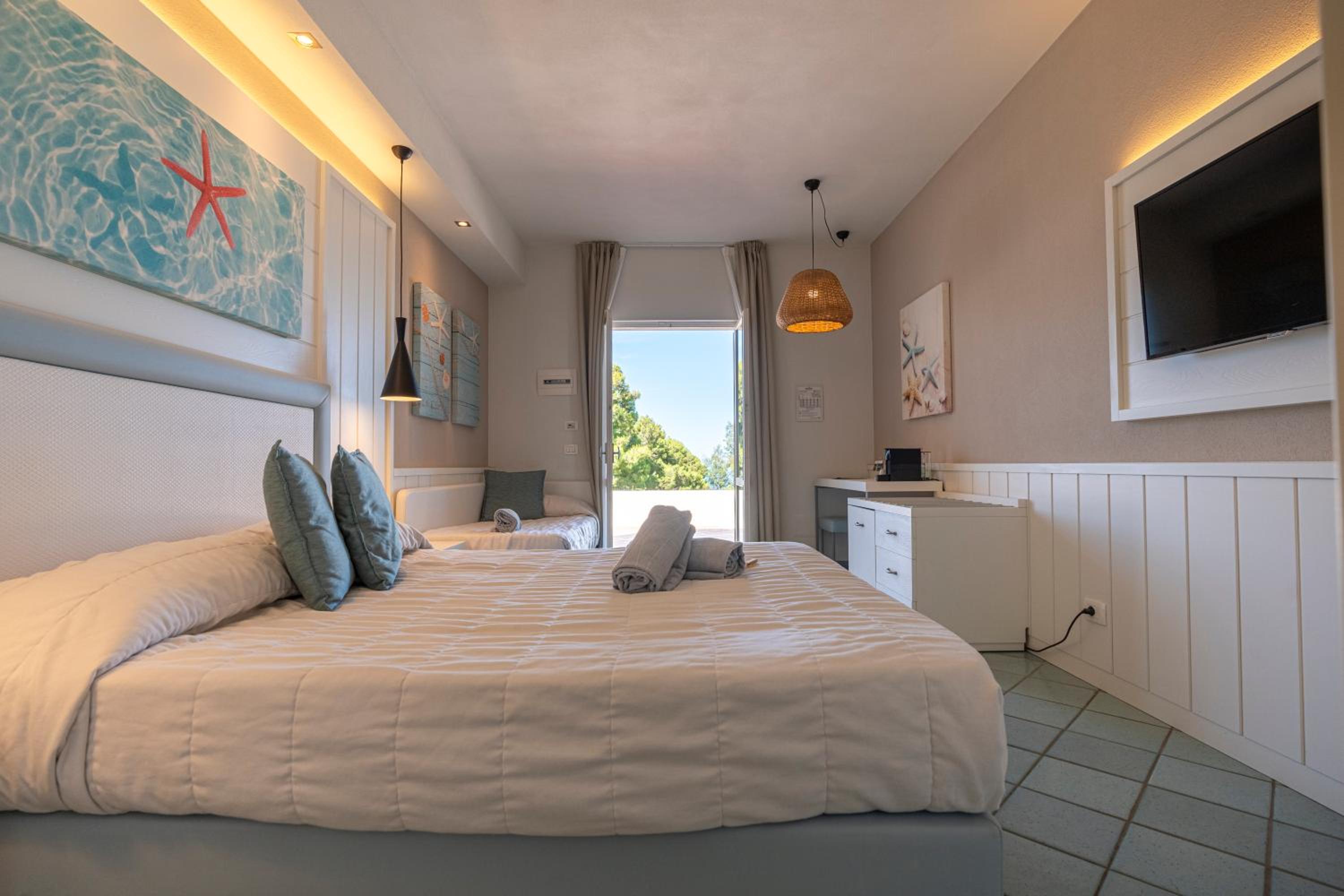 Deluxe Triple Room