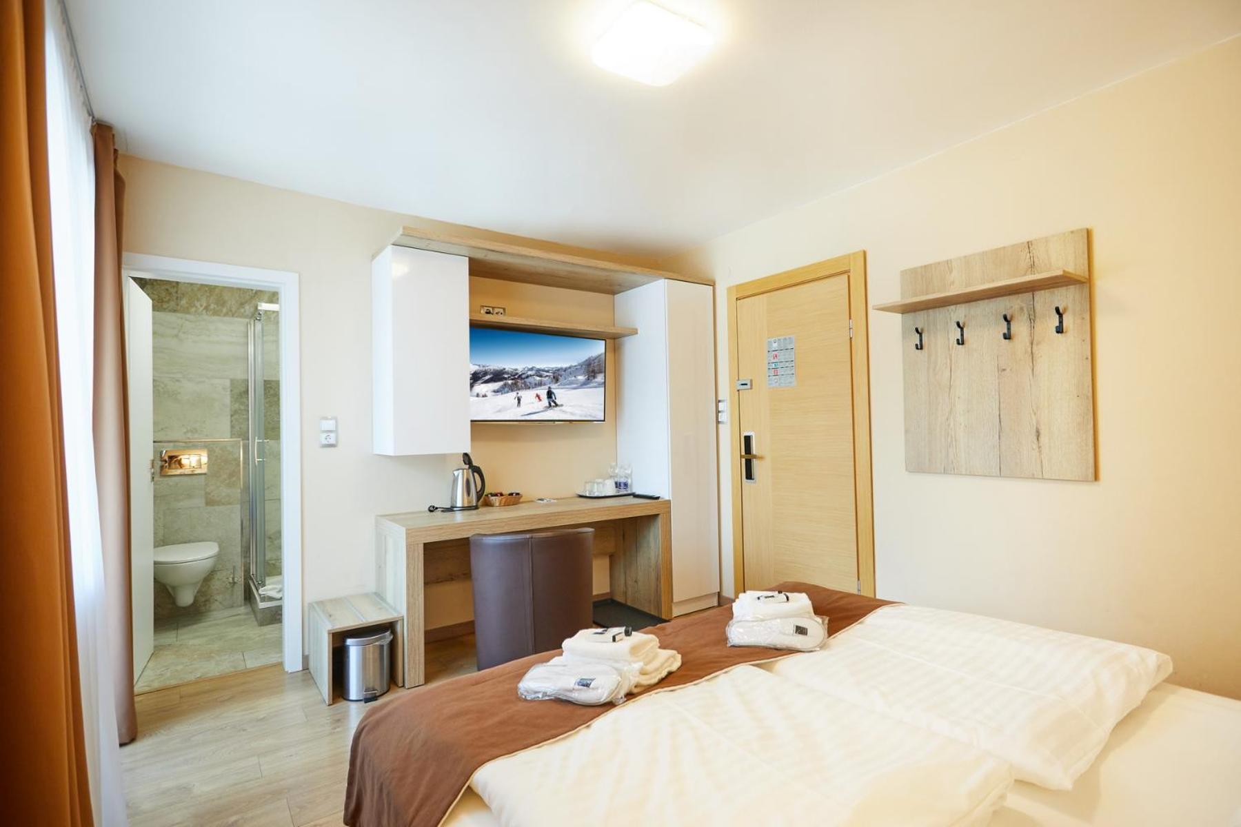 Double Room Economy with Balcony photo 1