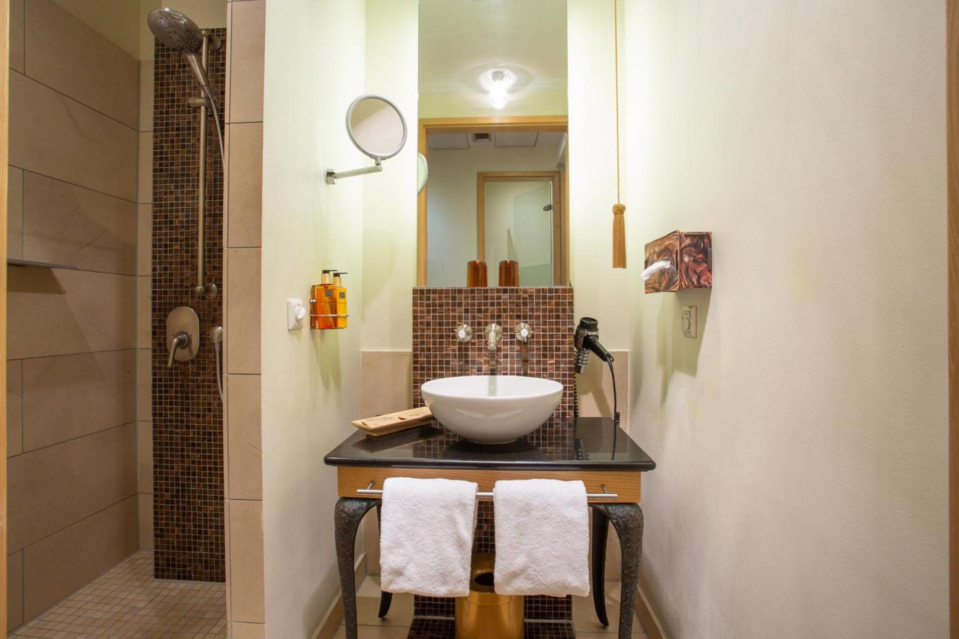 Deluxe Double Room - Photo 3