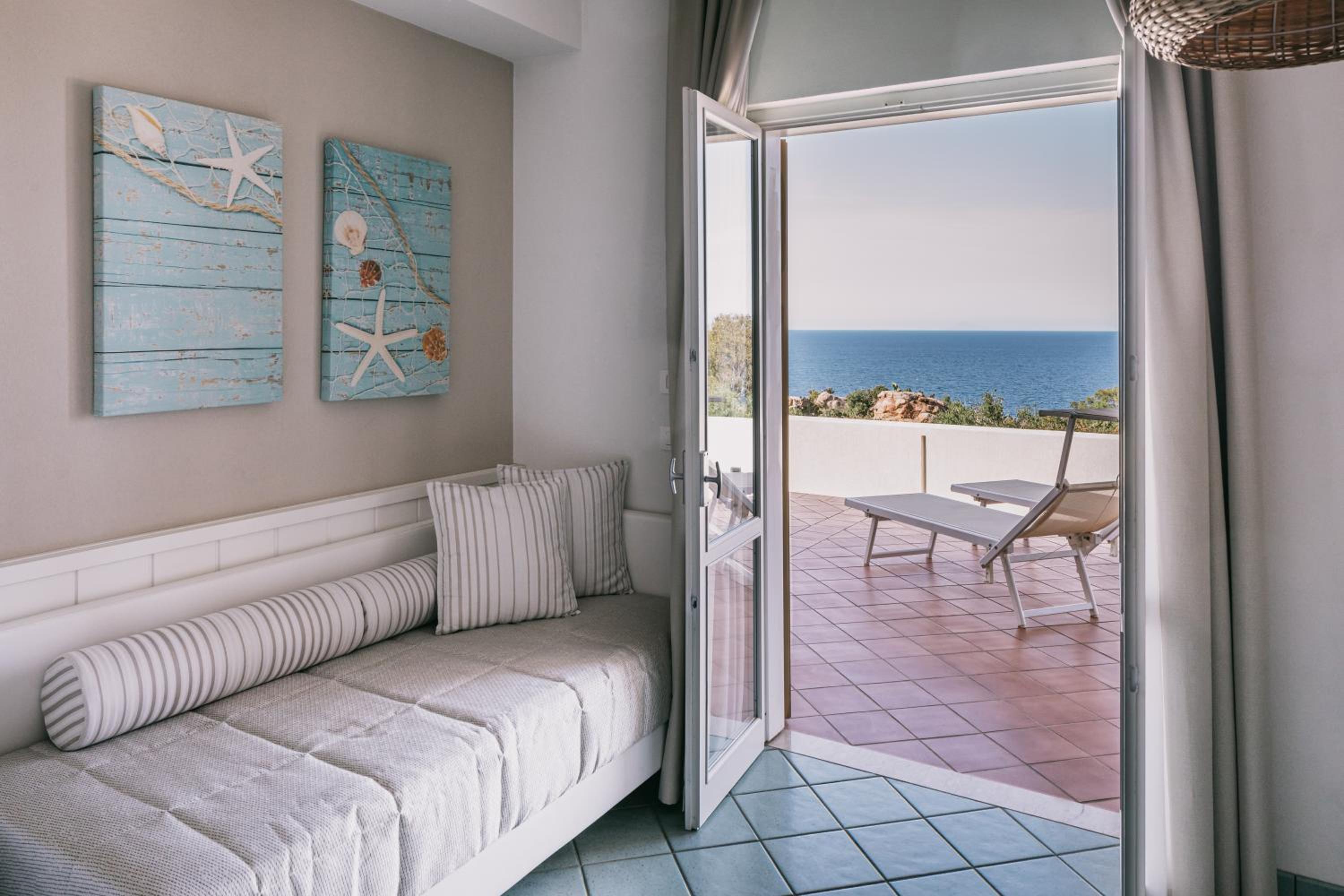Deluxe Triple Room with Sea View