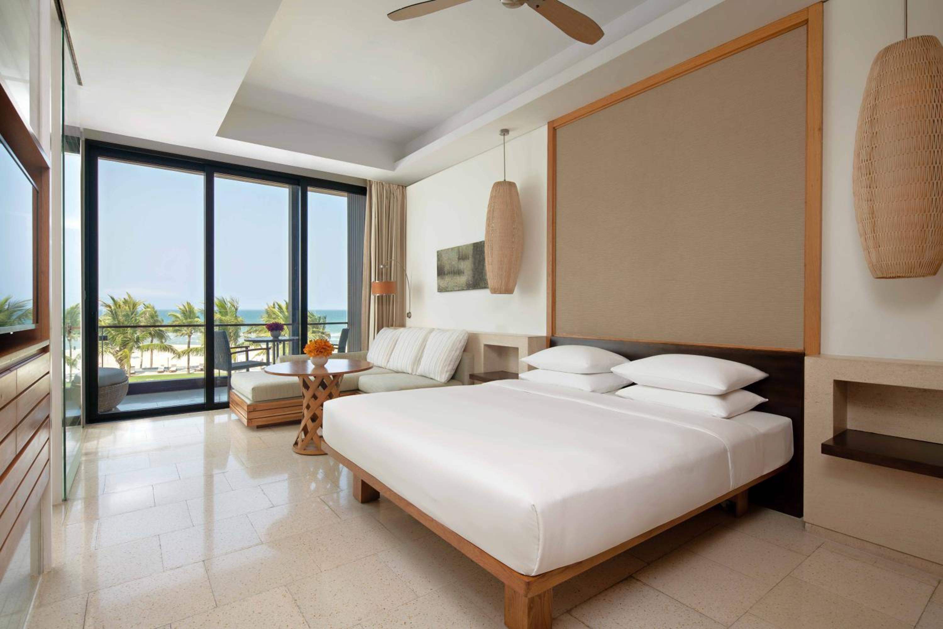 1 King Bed Ocean View with Daily Guest Activities