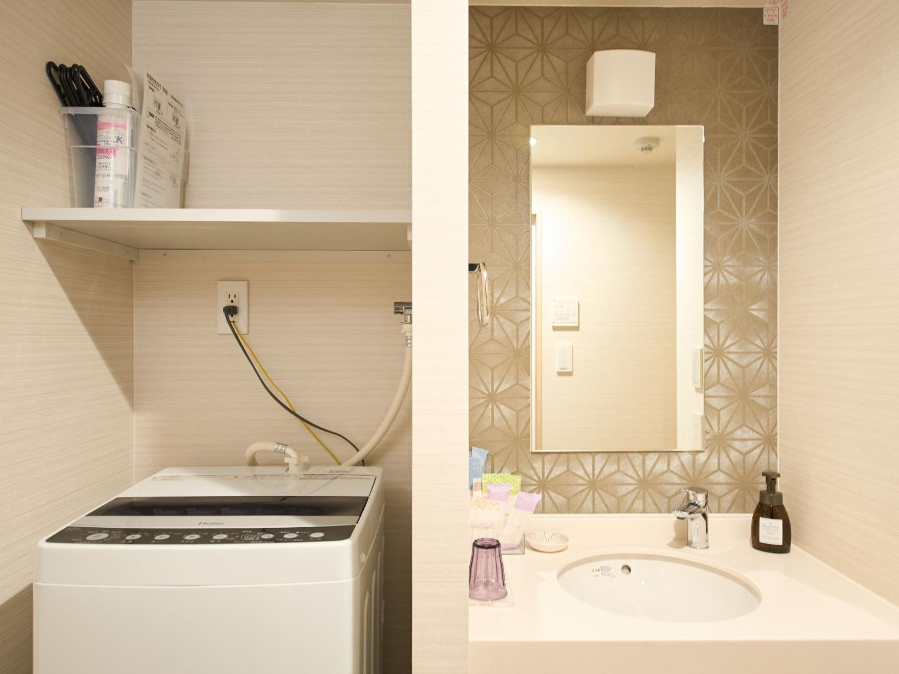Large Twin Room - Photo 8