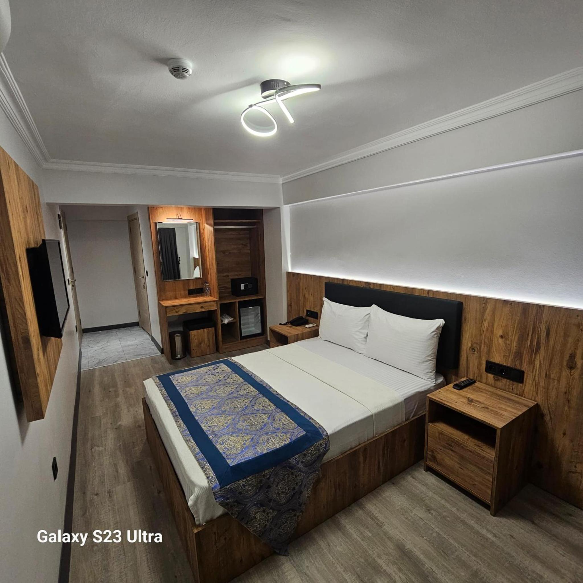 Large Double Room photo 1