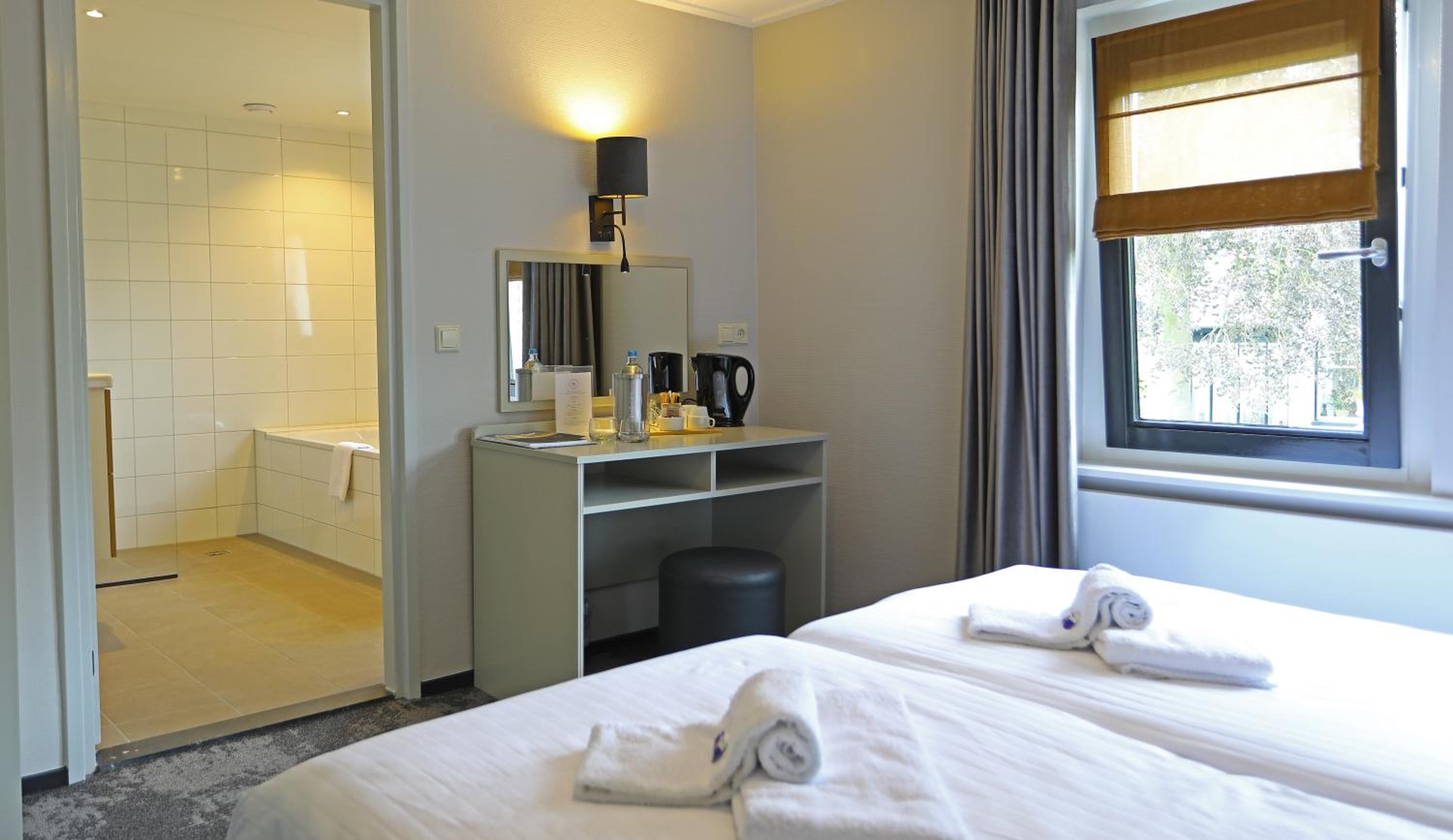 Deluxe Double Room with Bath photo 2