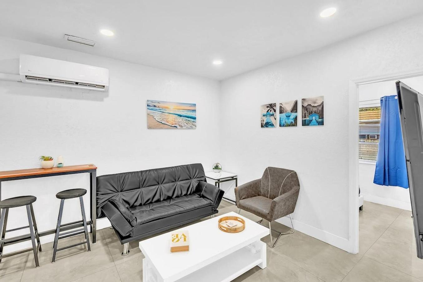 One-Bedroom House - Photo 22