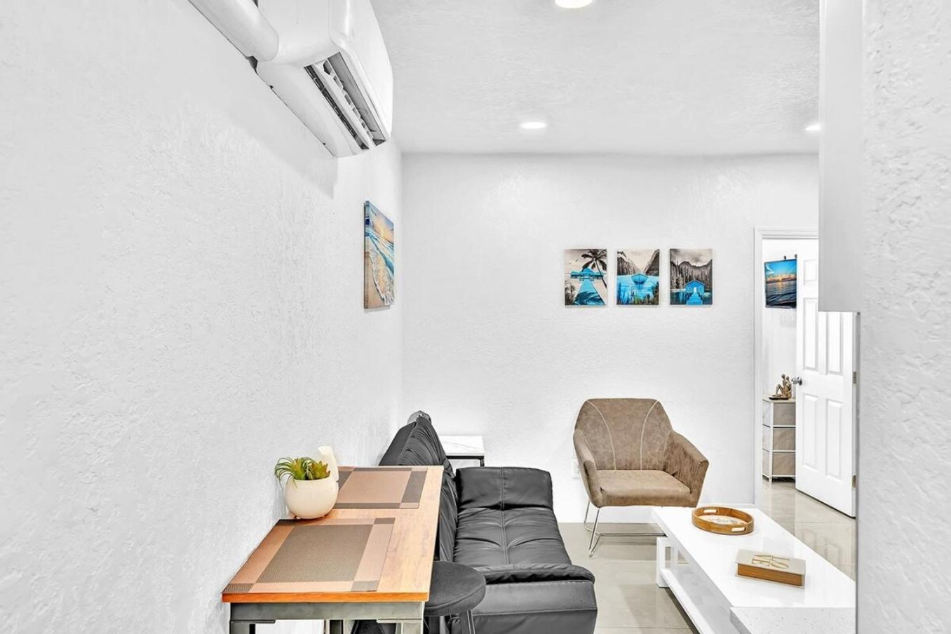 One-Bedroom House - Photo 25