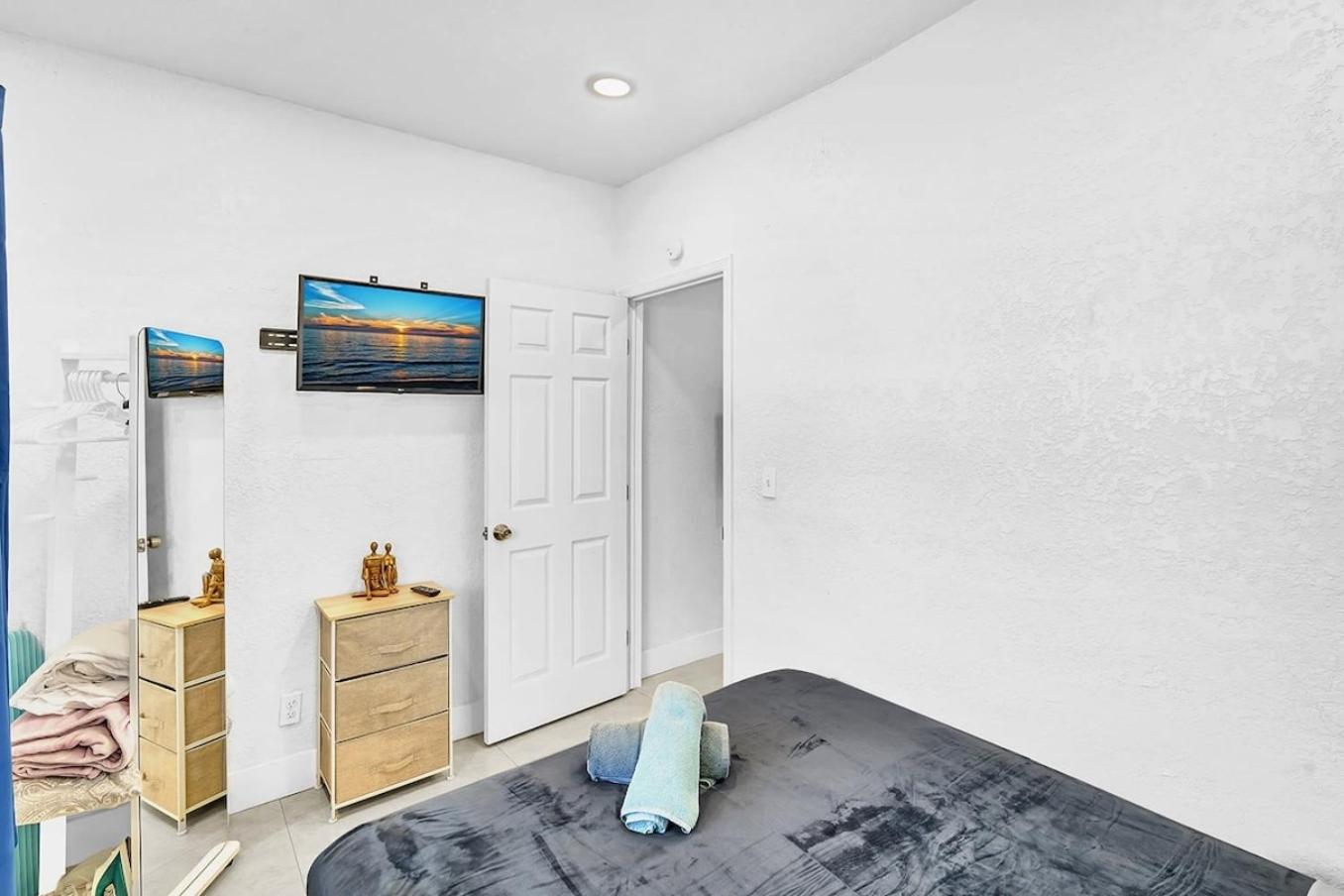 One-Bedroom House - Photo 23