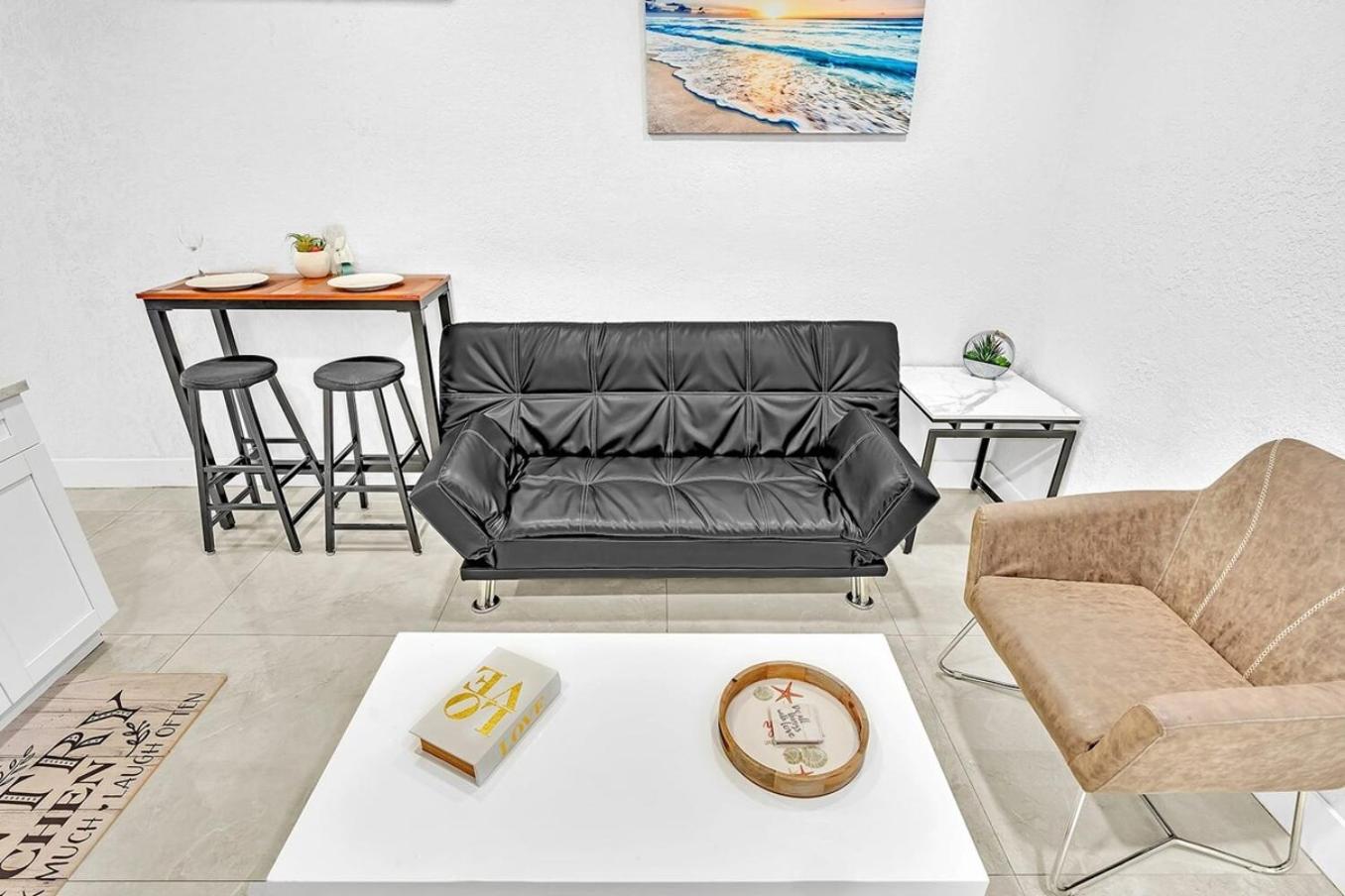 One-Bedroom House - Photo 27