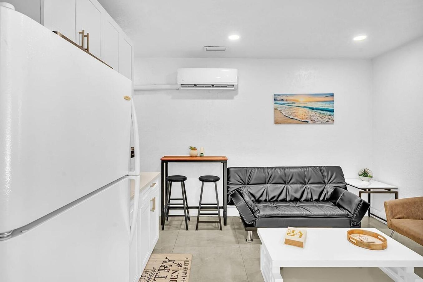 One-Bedroom House - Photo 24