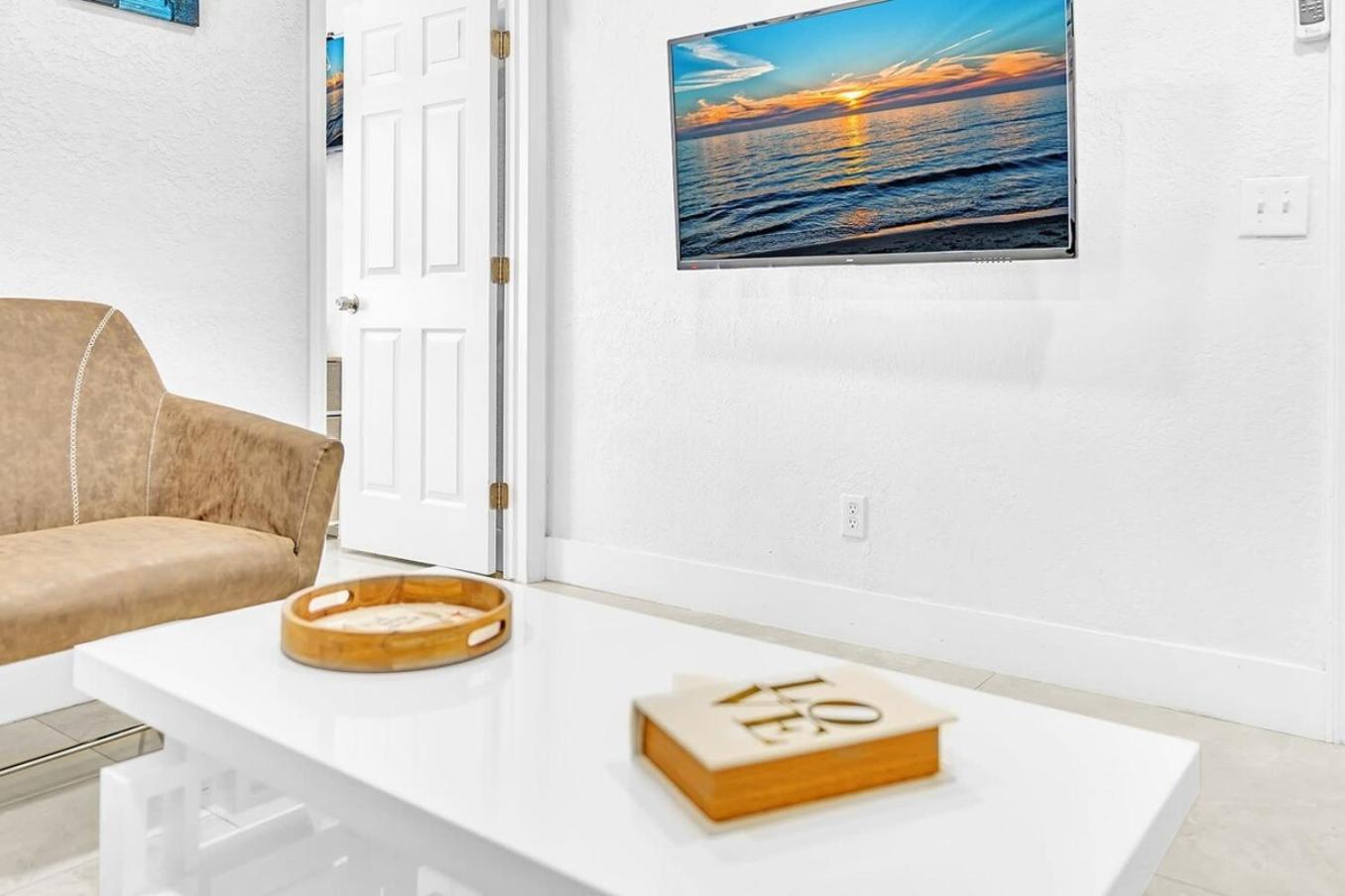 One-Bedroom House - Photo 34