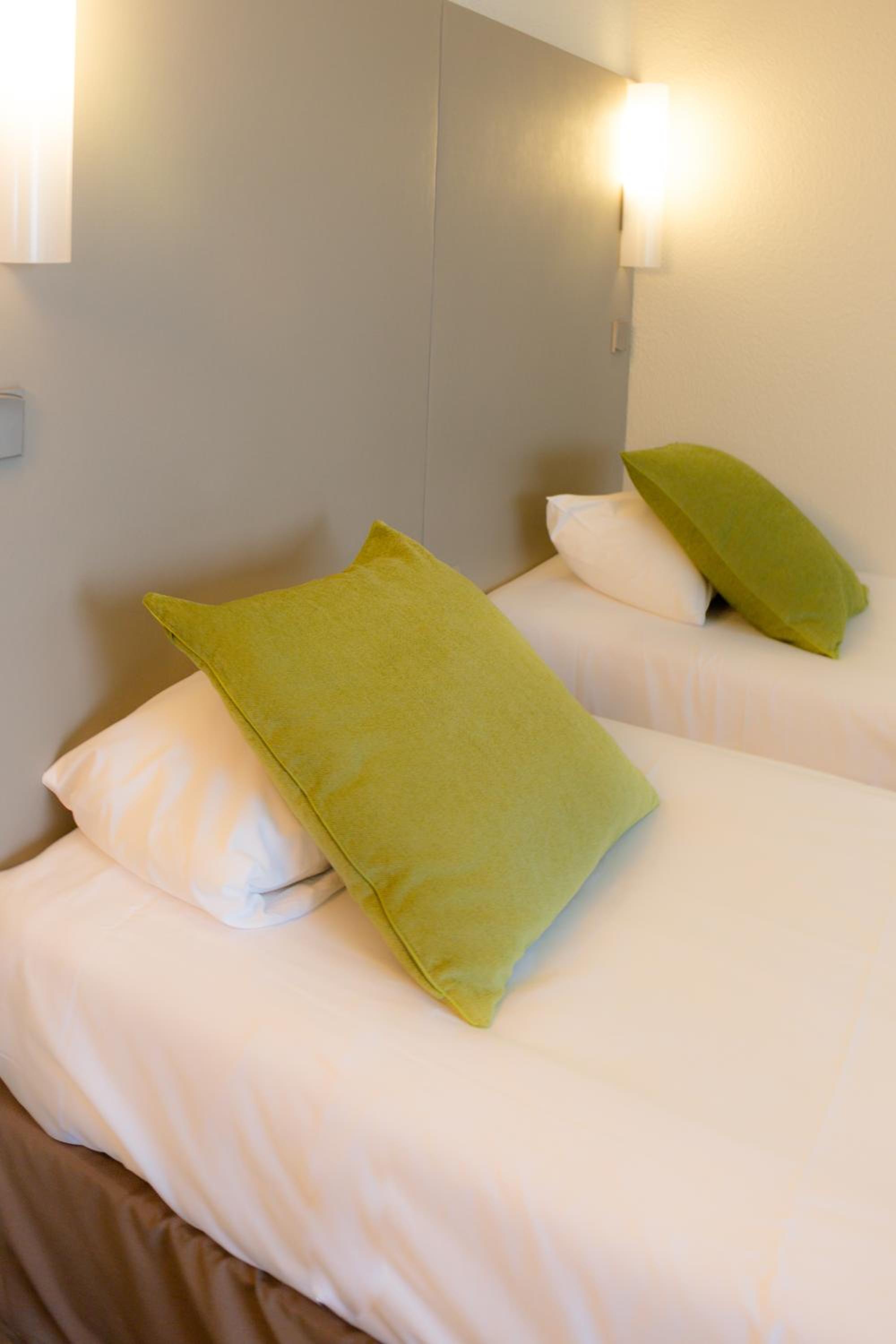Twin Room - Photo 7