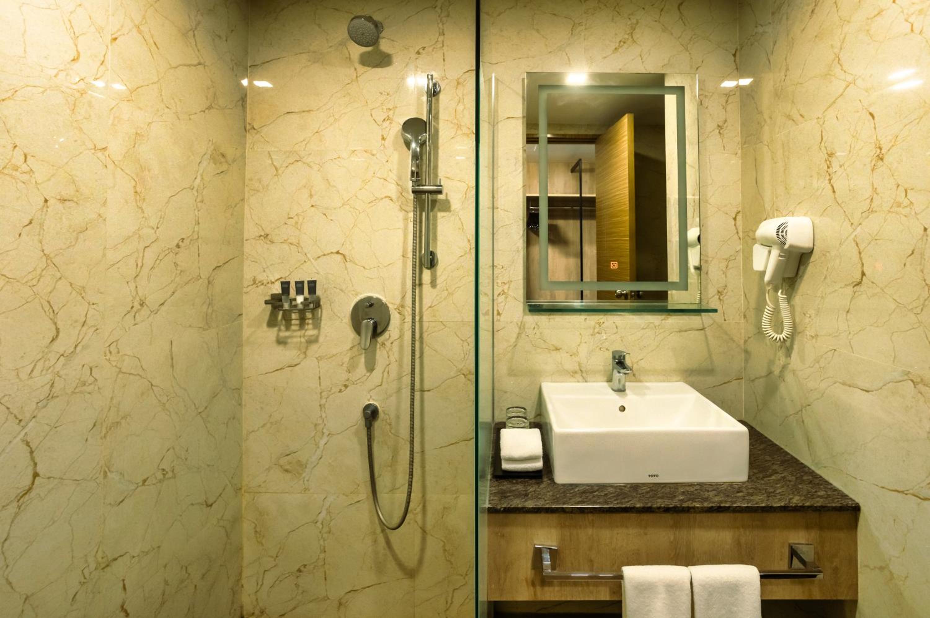 Deluxe Quadruple Room - Photo 1