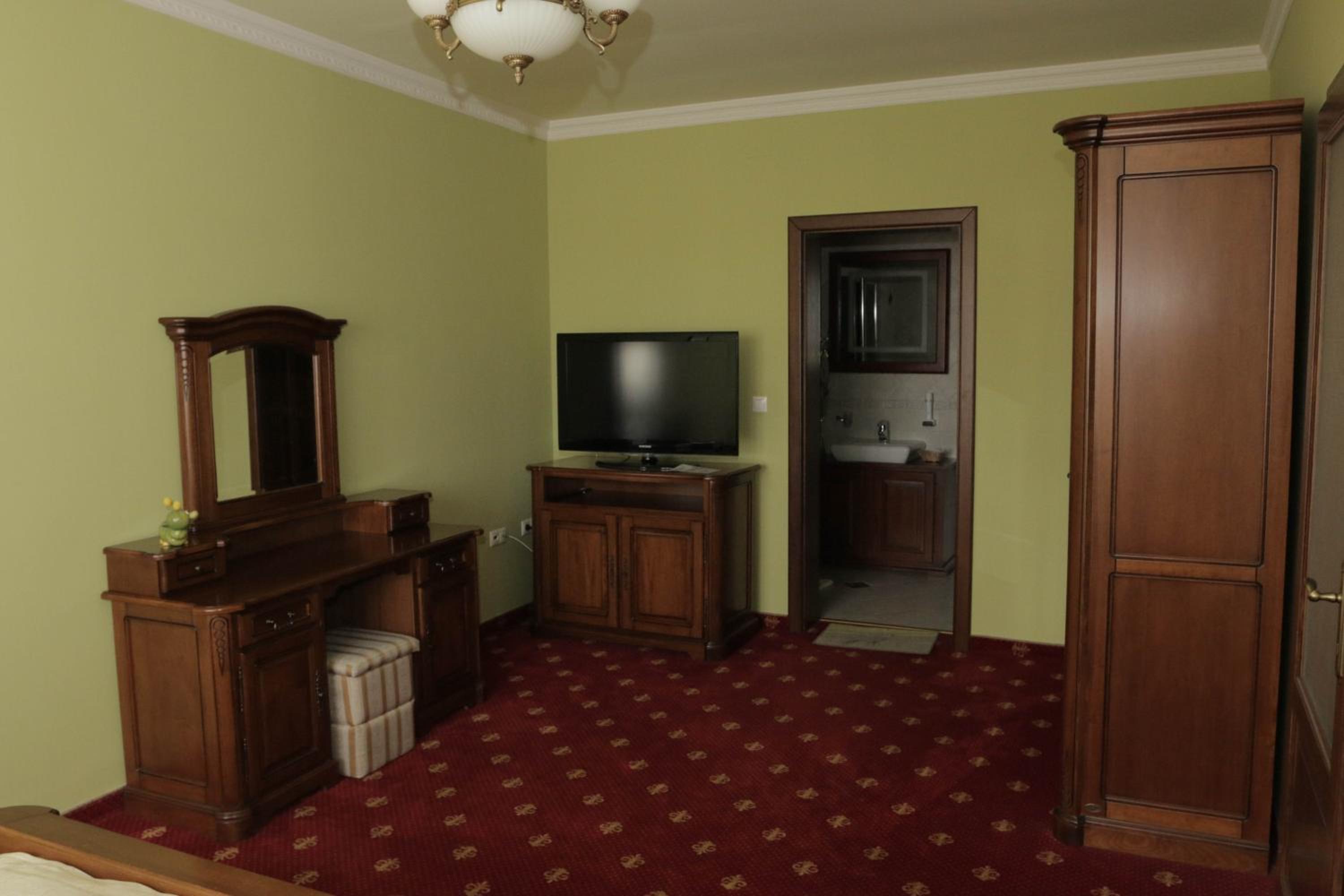Apartment photo 2