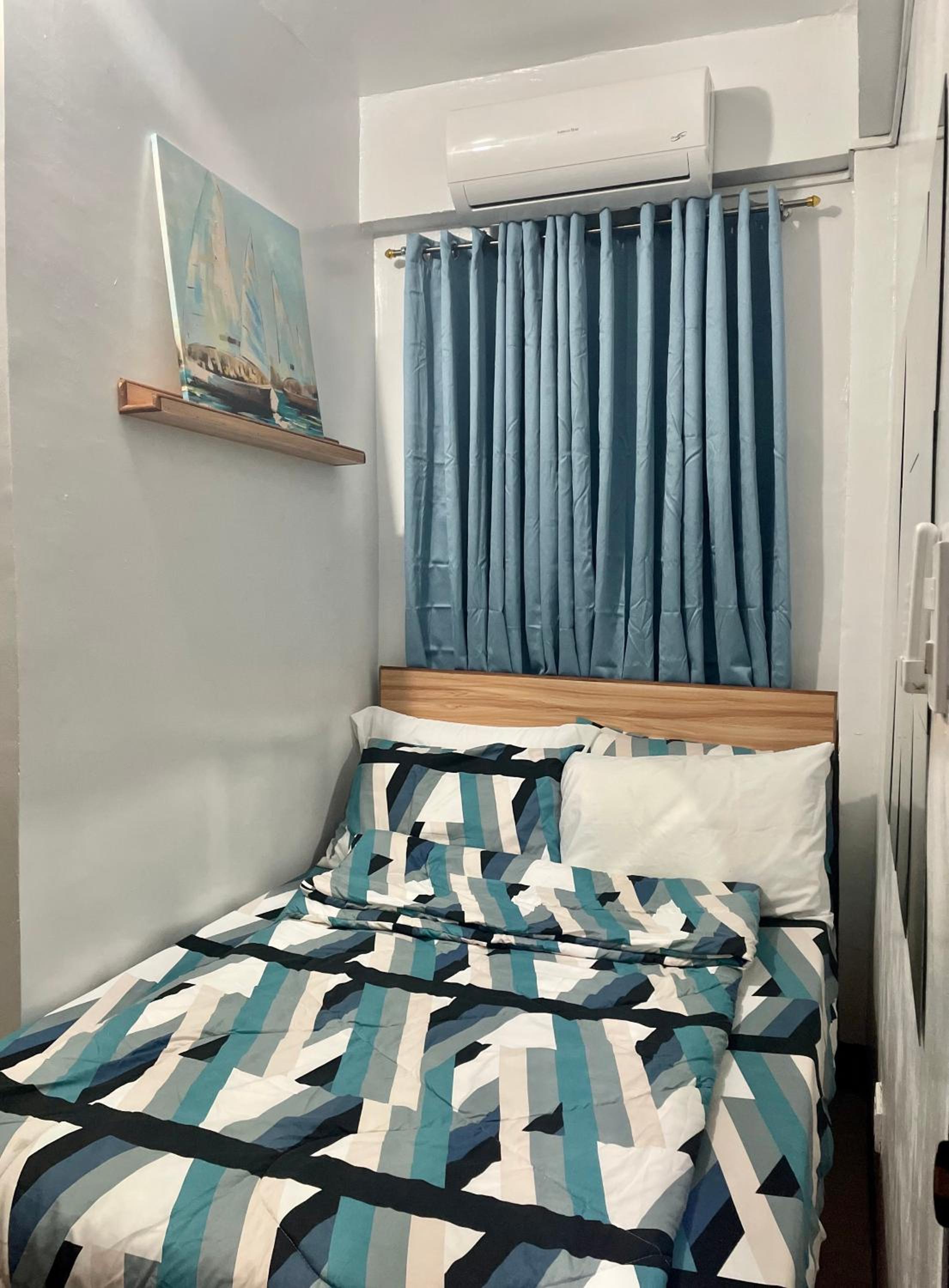 One-Bedroom Apartment photo 1