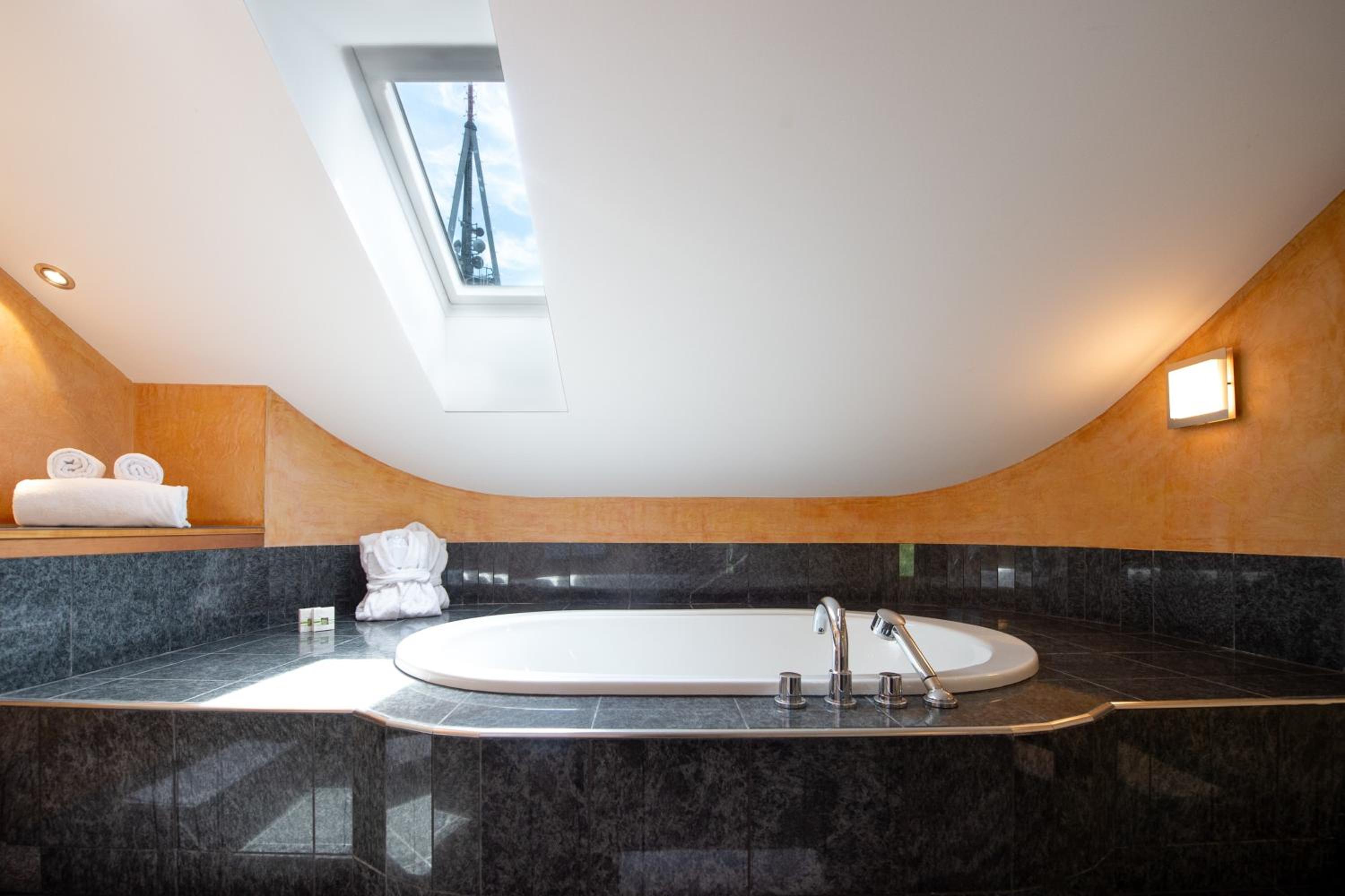 Duplex Suite - Photo 3