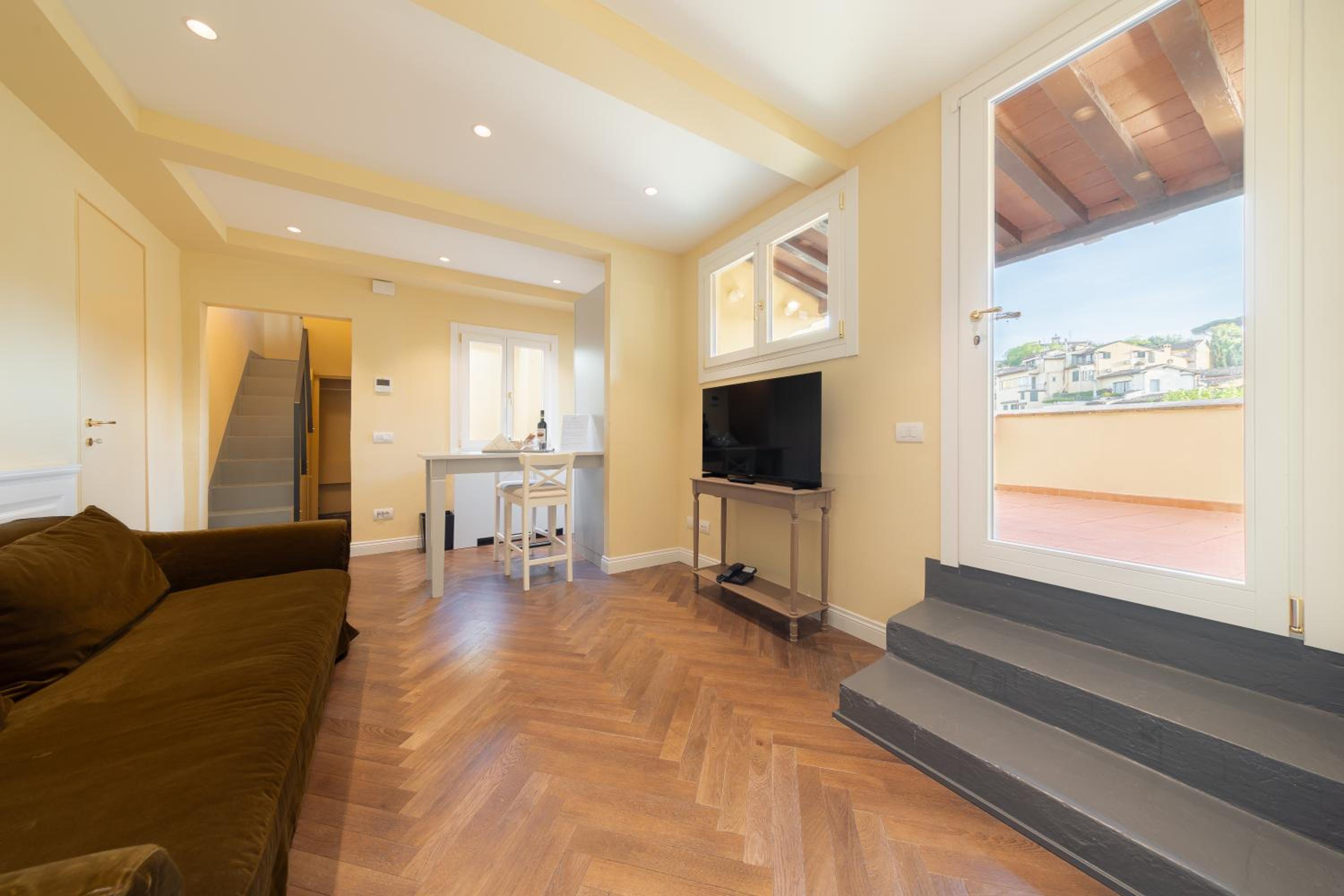 Maisonette photo 2