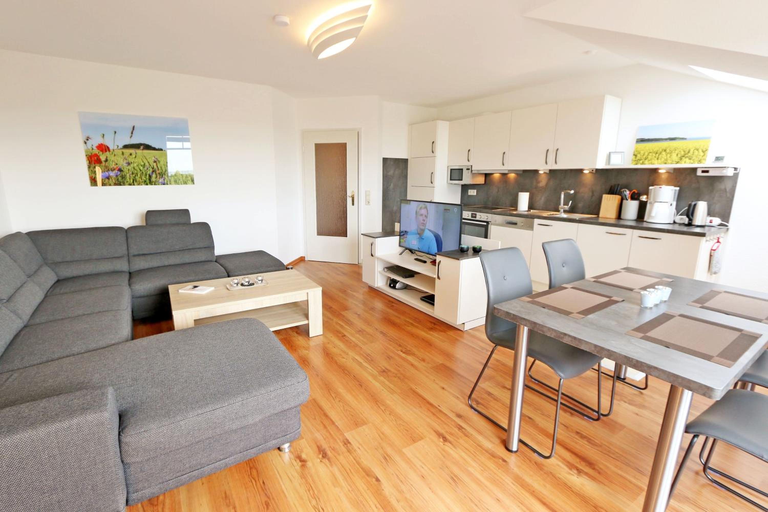 One-Bedroom Apartment with Balcony photo 3