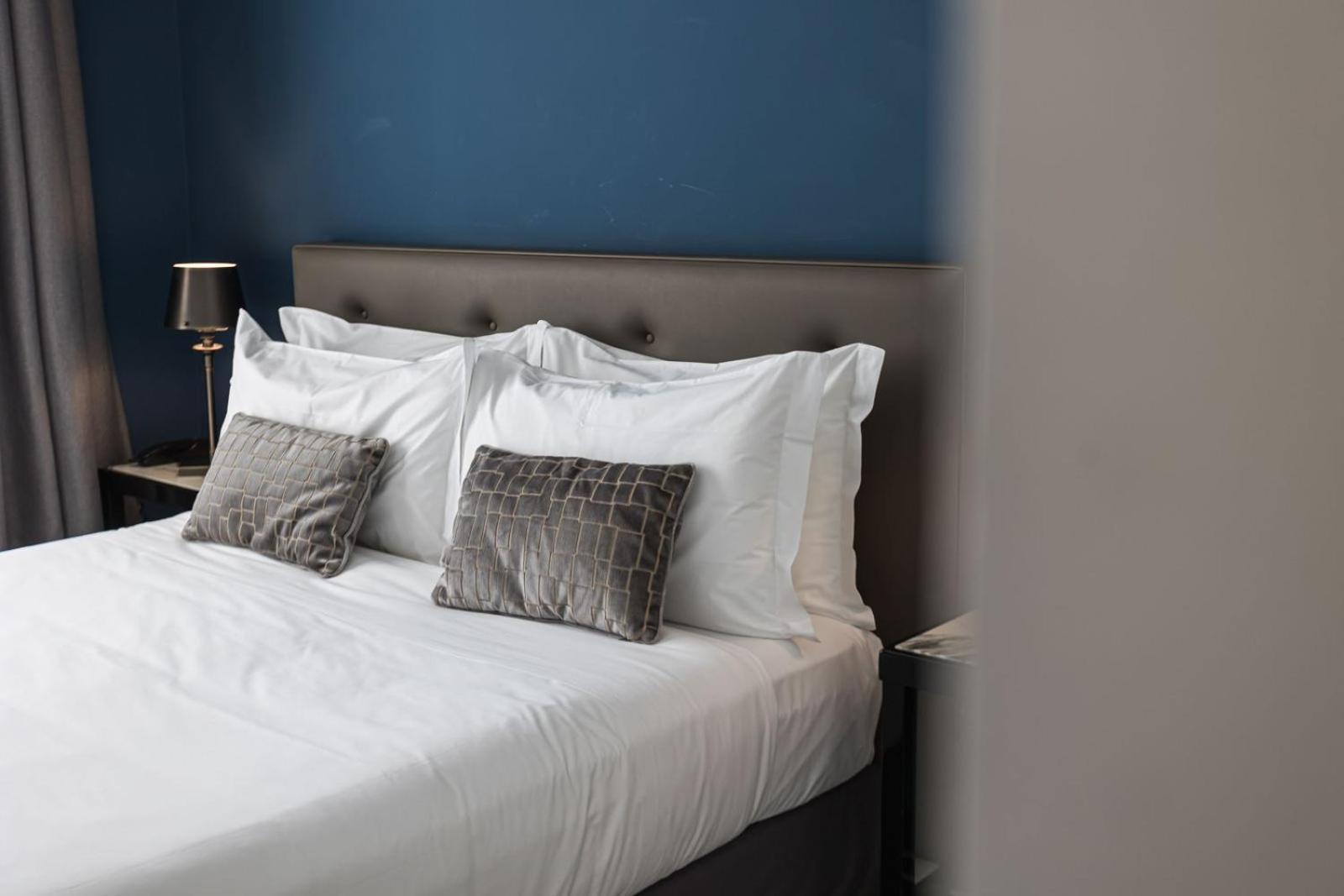 Classic Double Room thumbnail 6
