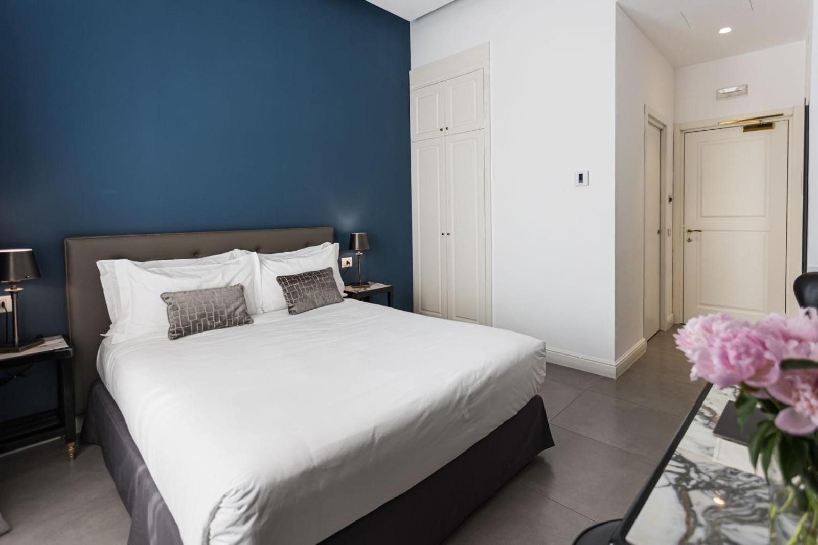 Classic Double Room thumbnail 5