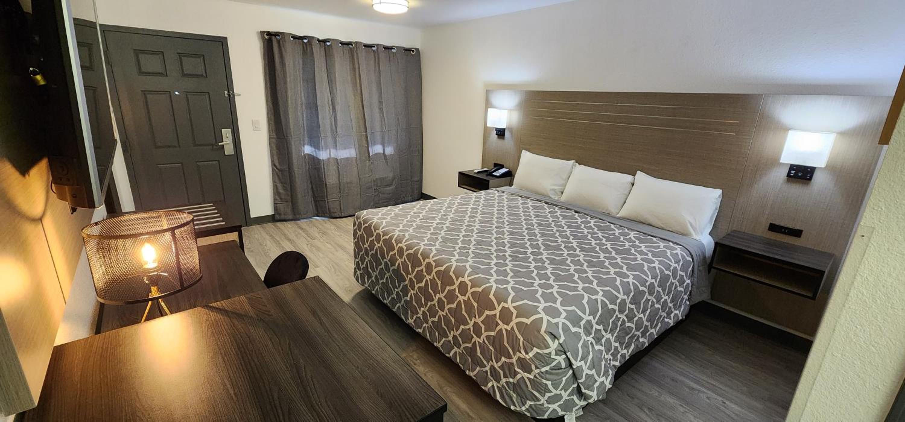 King Room - Non-Smoking - Photo 1